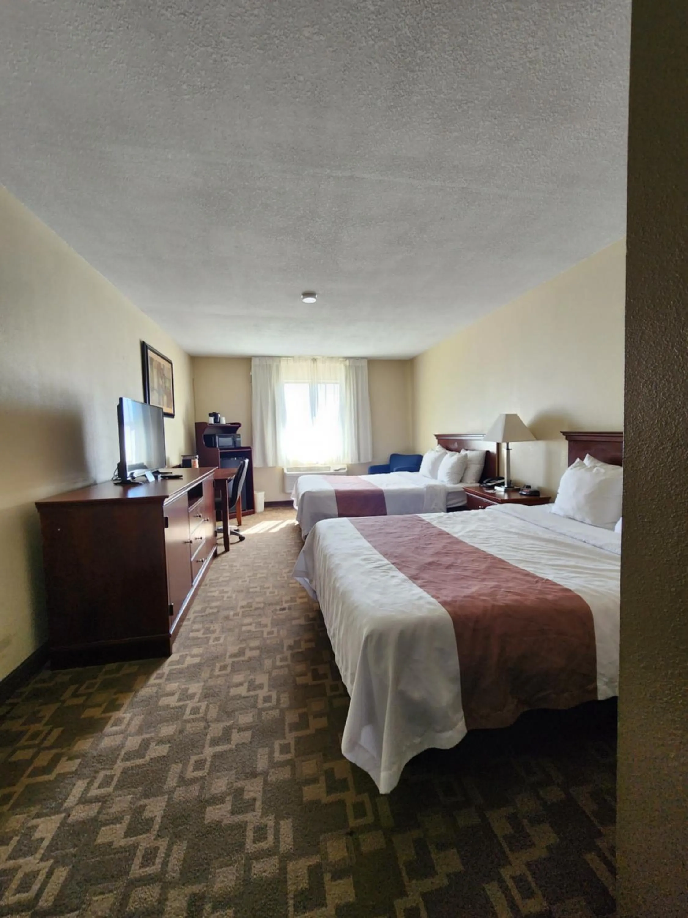 Bedroom, Bed in Quality Inn I-70 at Wanamaker