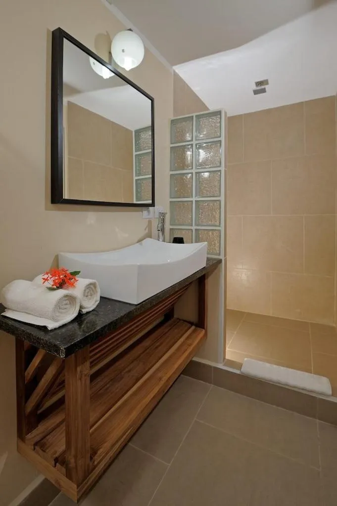 Shower in Eden Beach Resort - Bonaire