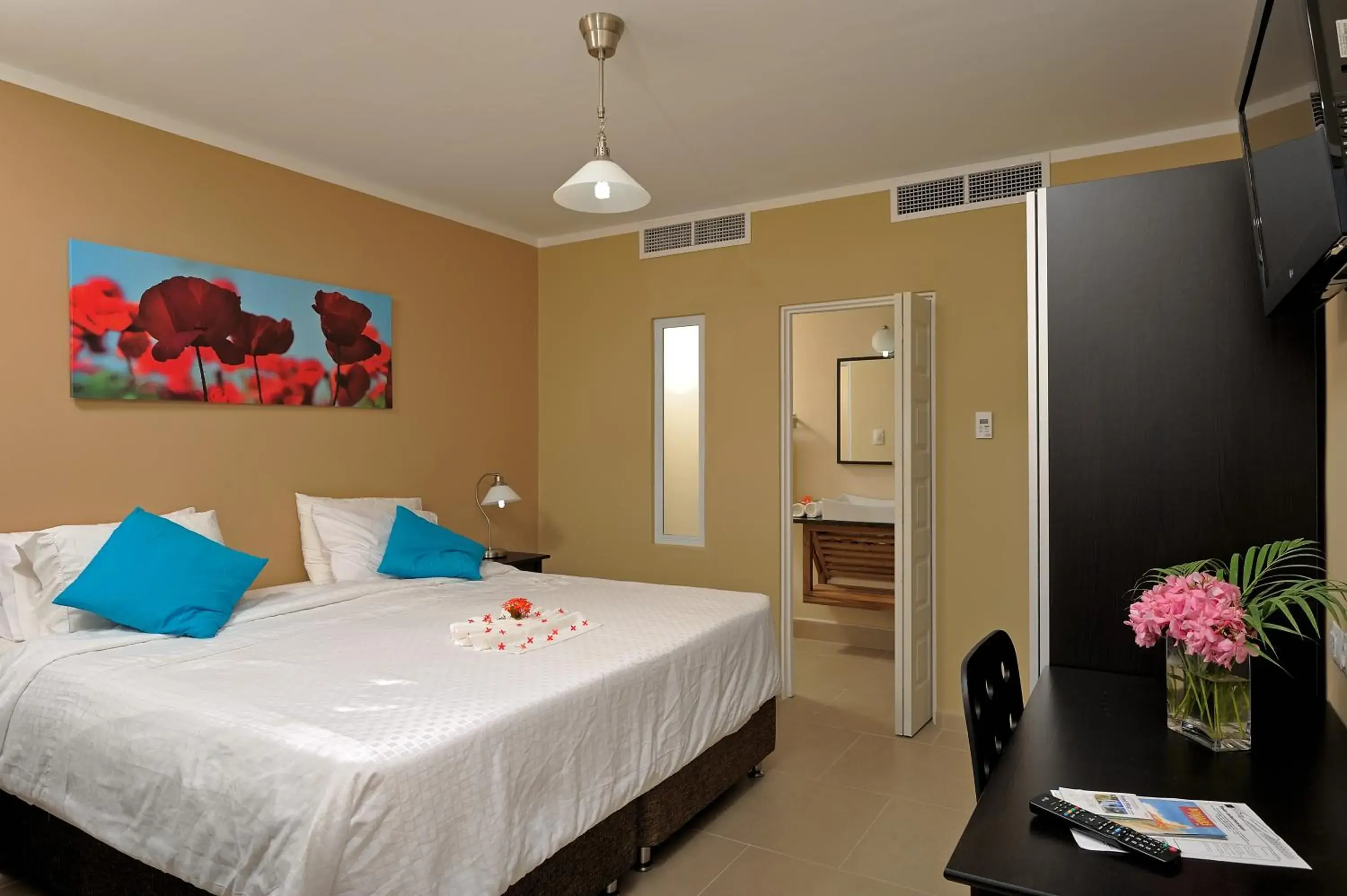 Bed in Eden Beach Resort - Bonaire Bed in Eden Beach Resort - Bonaire