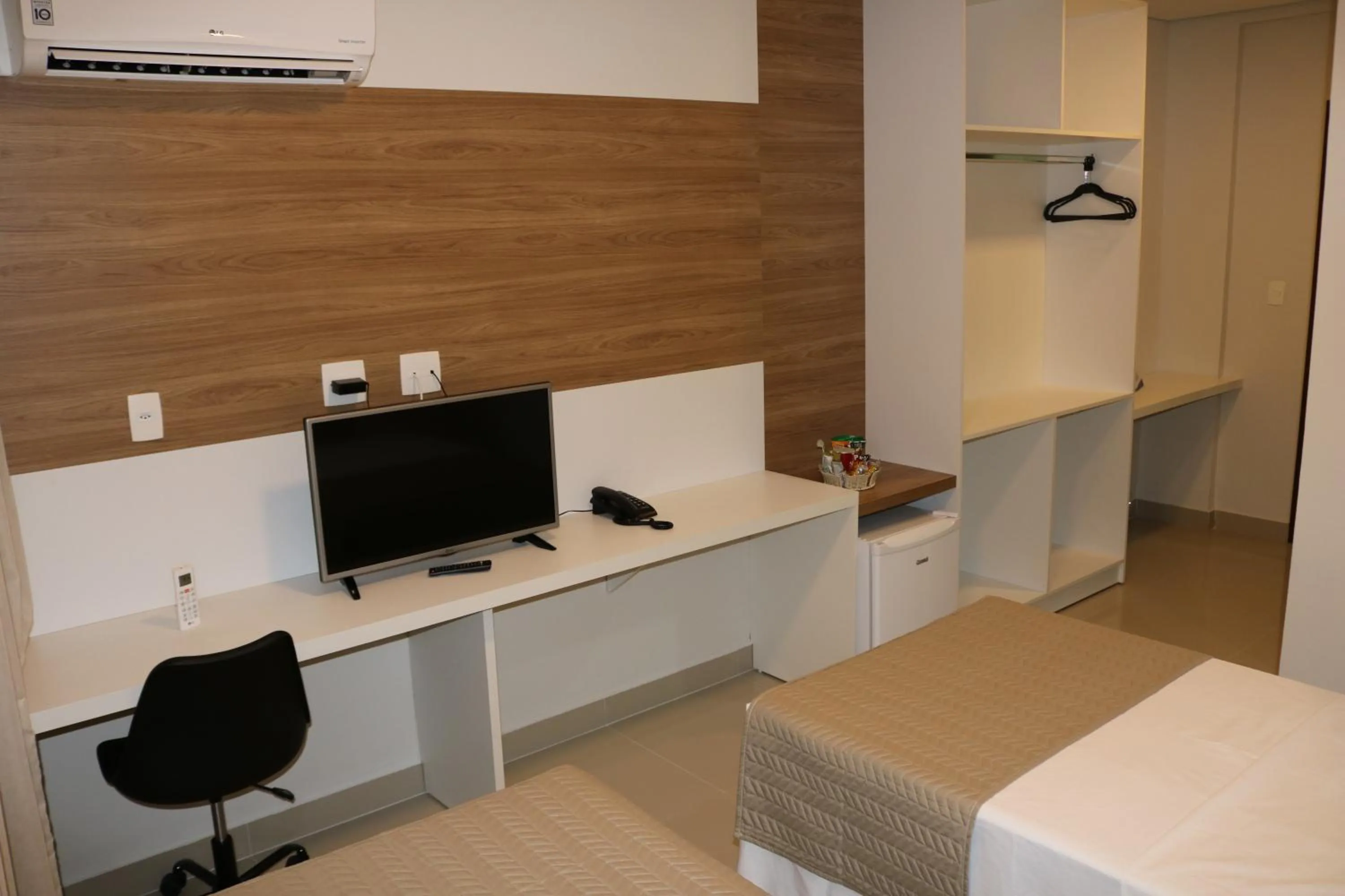 Bed in Bristol Aline Alagoas