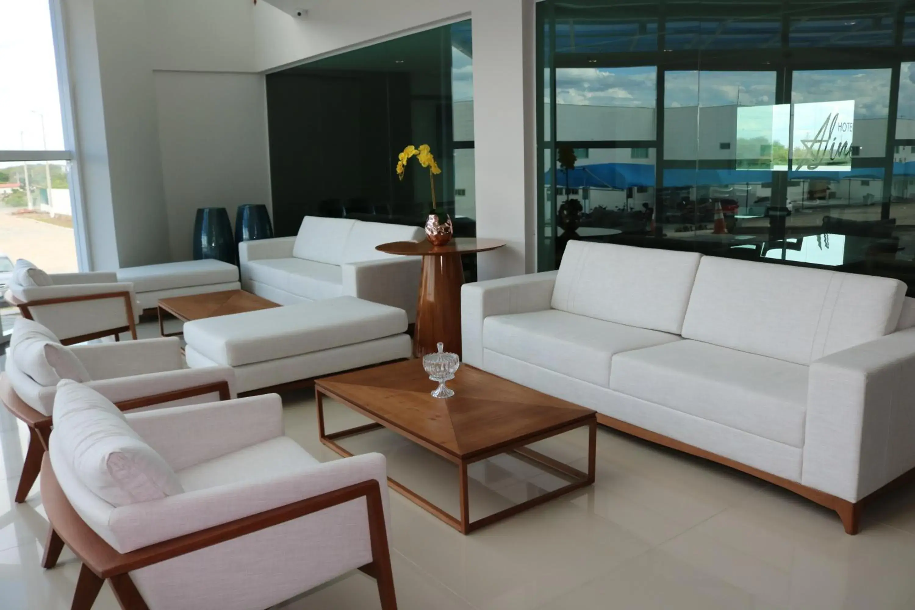 Lobby or reception in Bristol Aline Alagoas Lobby or reception in Bristol Aline Alagoas