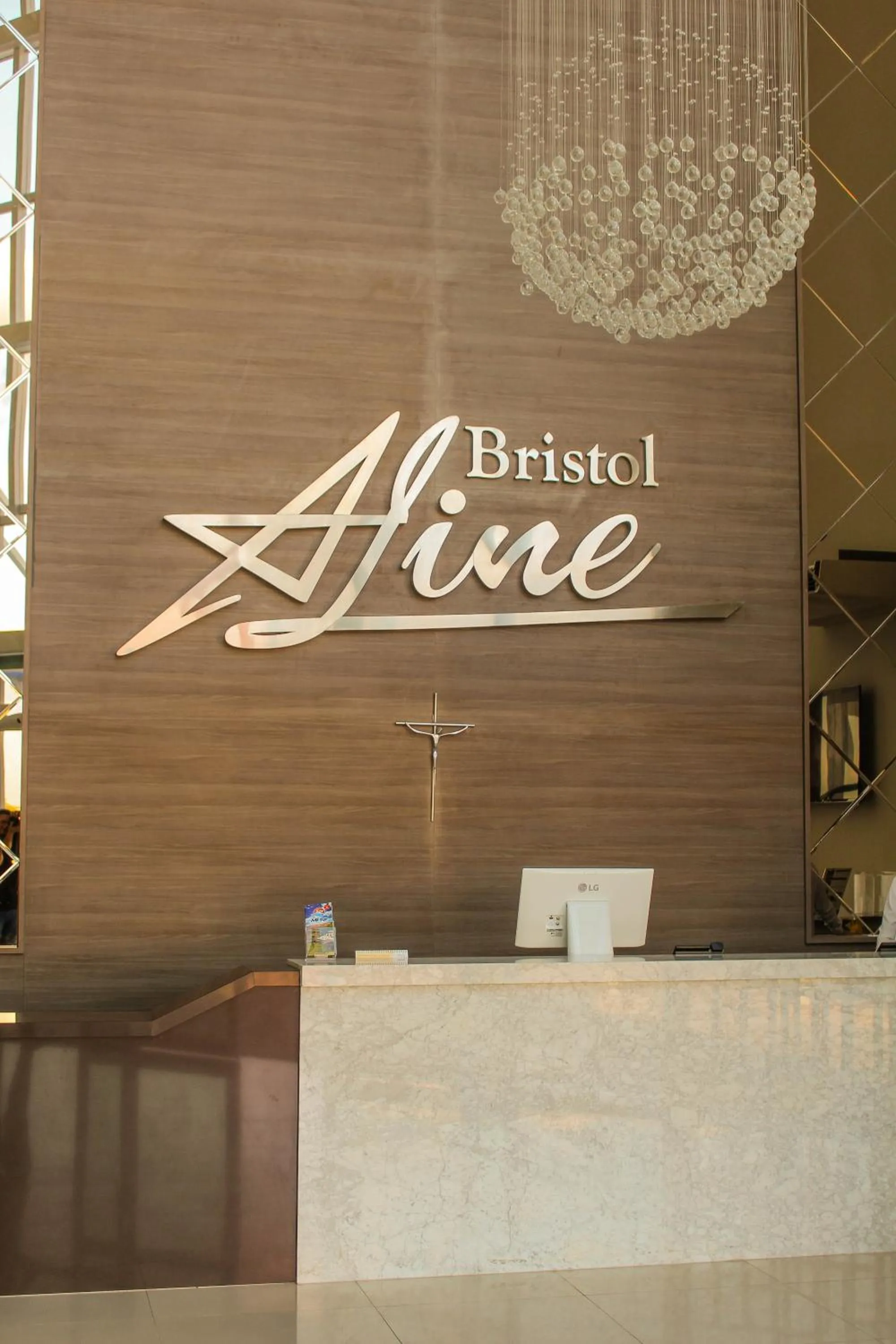 Lobby or reception in Bristol Aline Alagoas