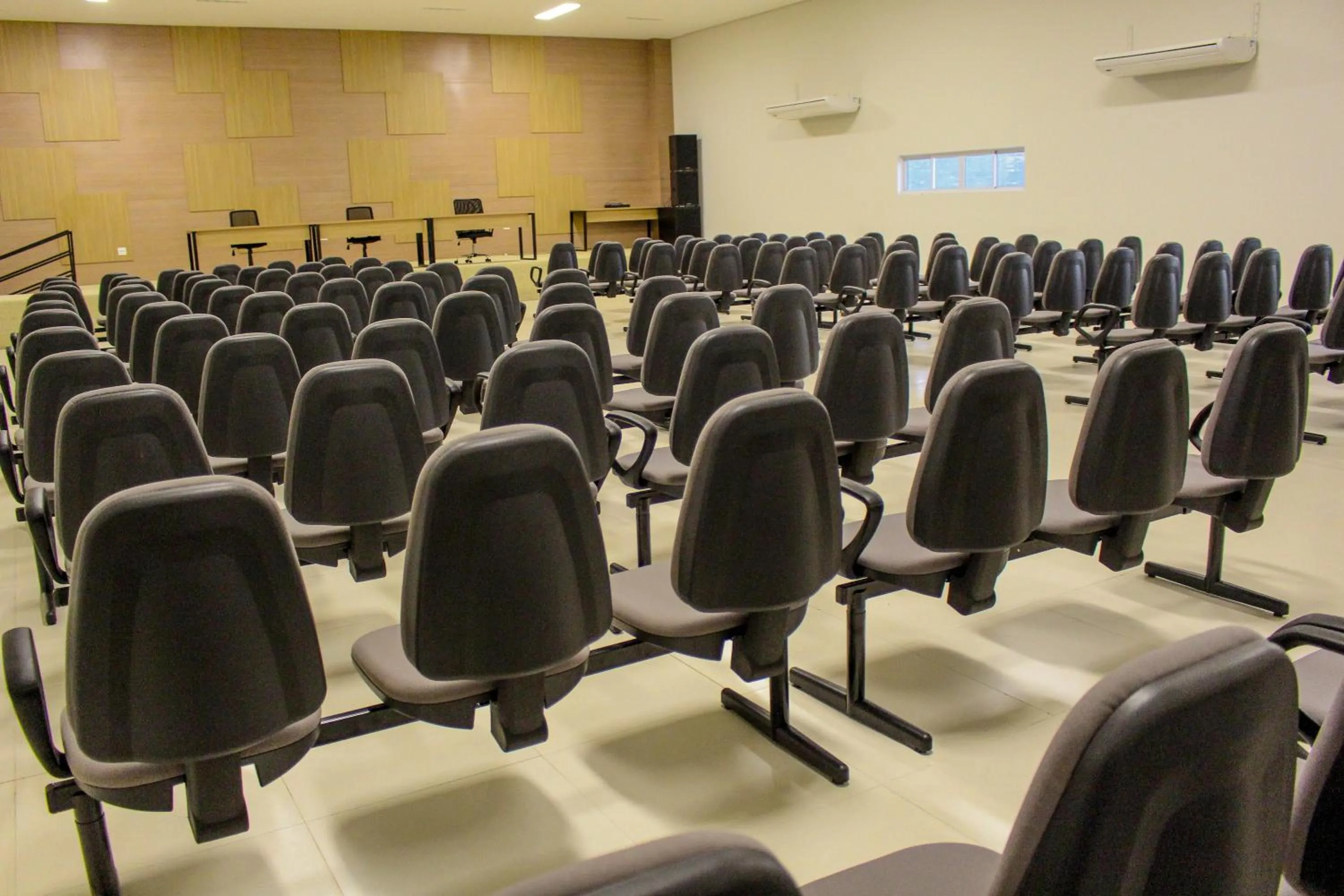 Business facilities in Bristol Aline Alagoas