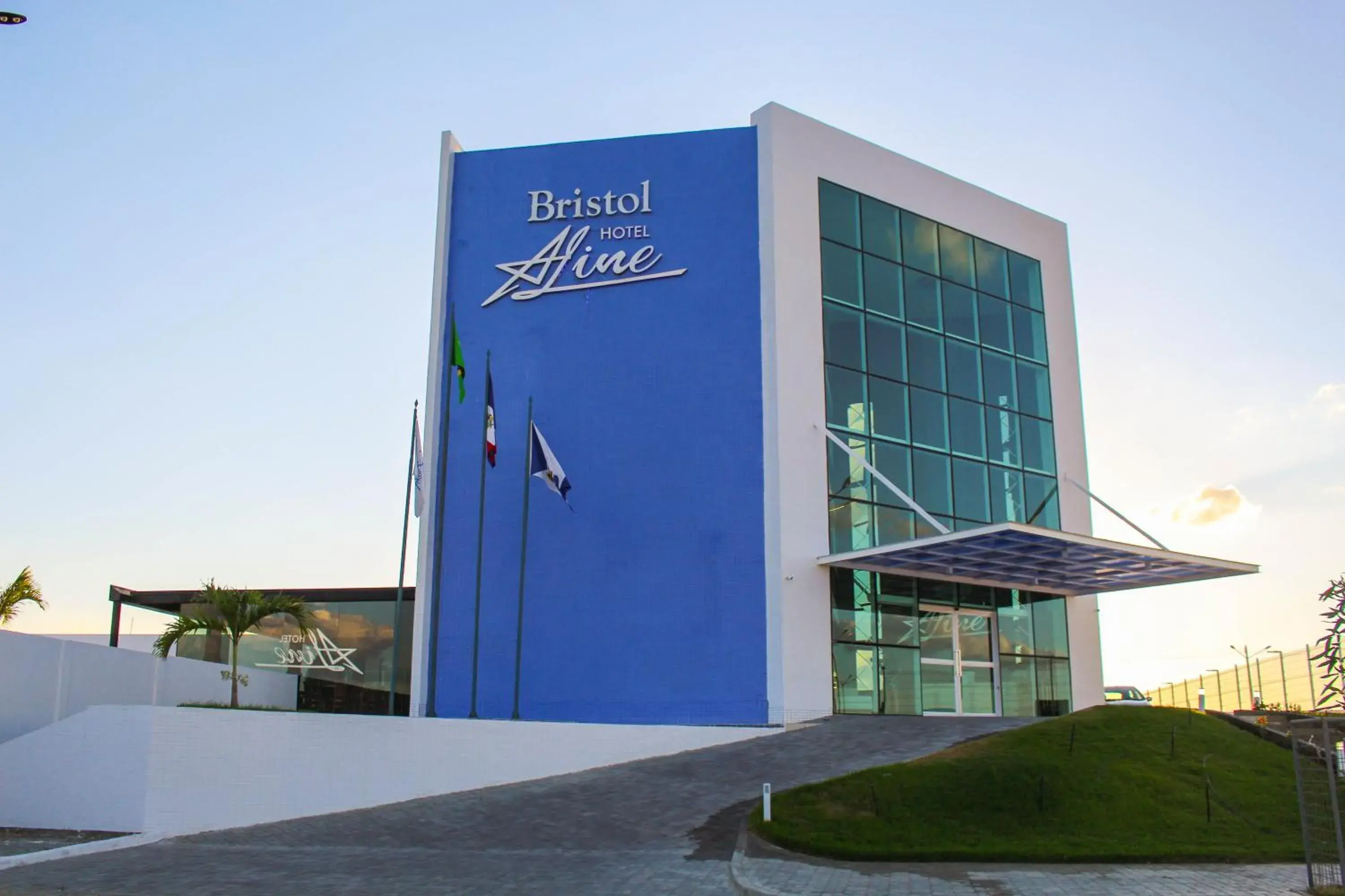 Property building in Bristol Aline Alagoas Property building in Bristol Aline Alagoas