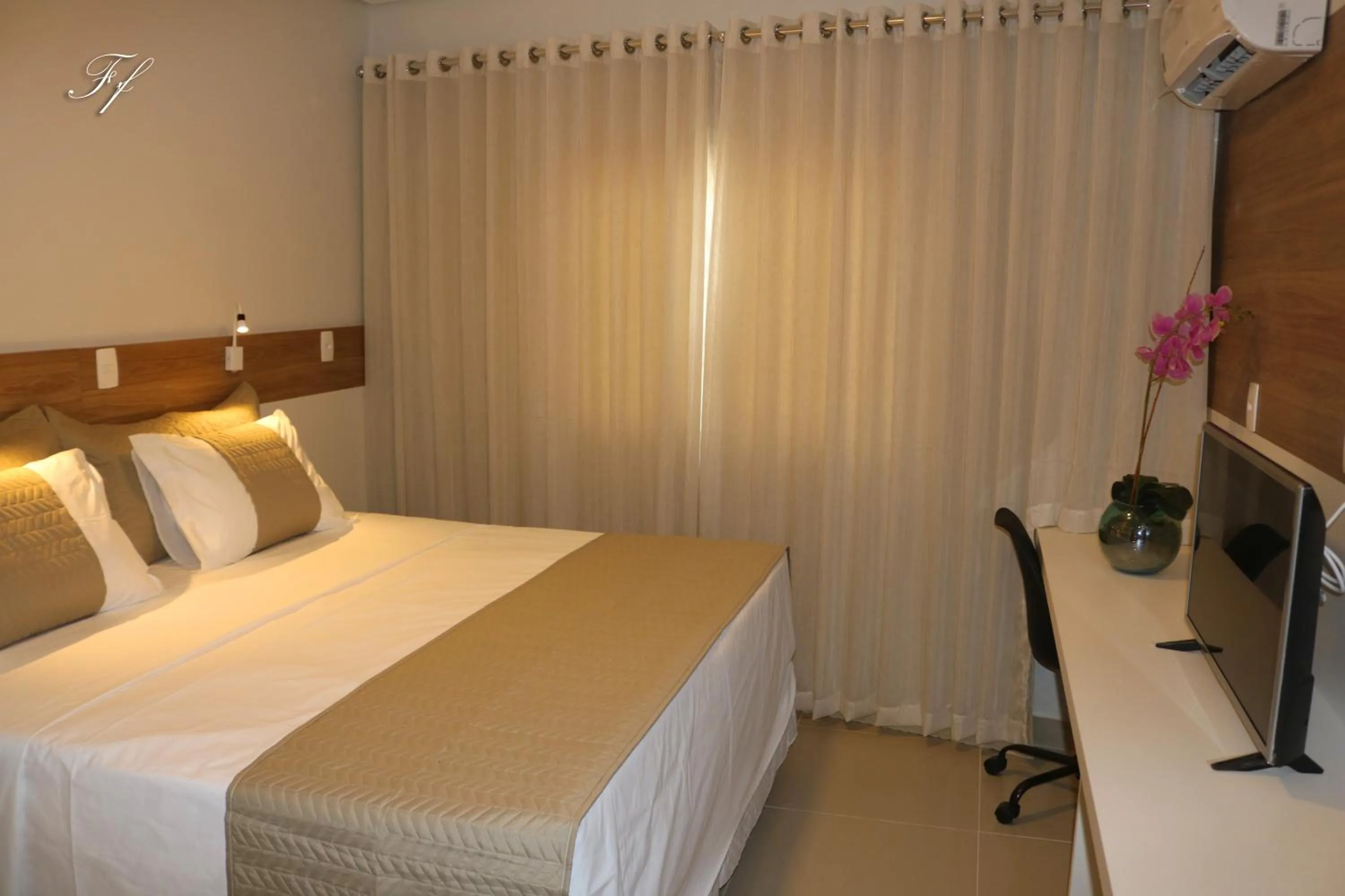 Bed in Bristol Aline Alagoas