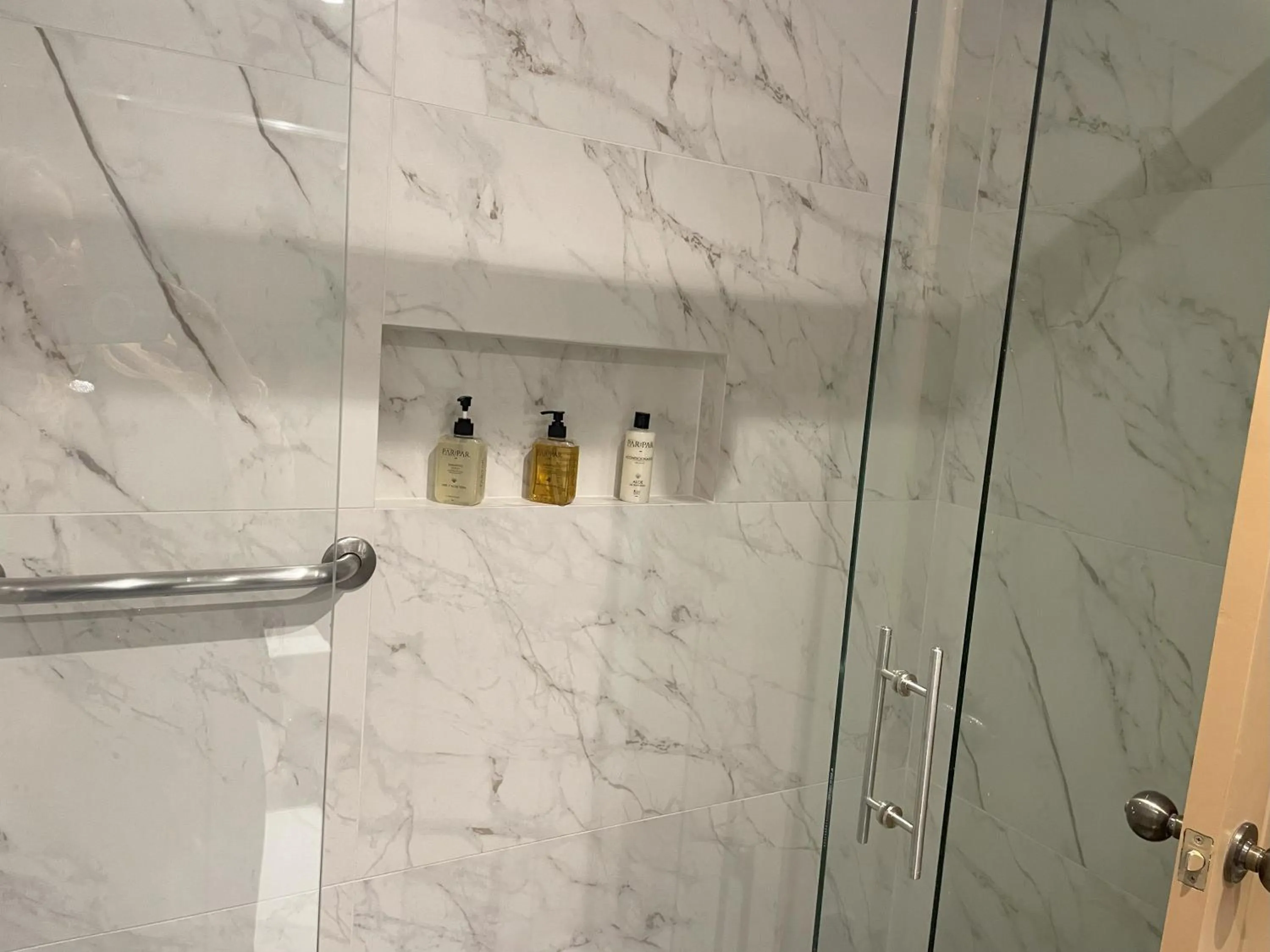 Shower in Hotel Parque 97