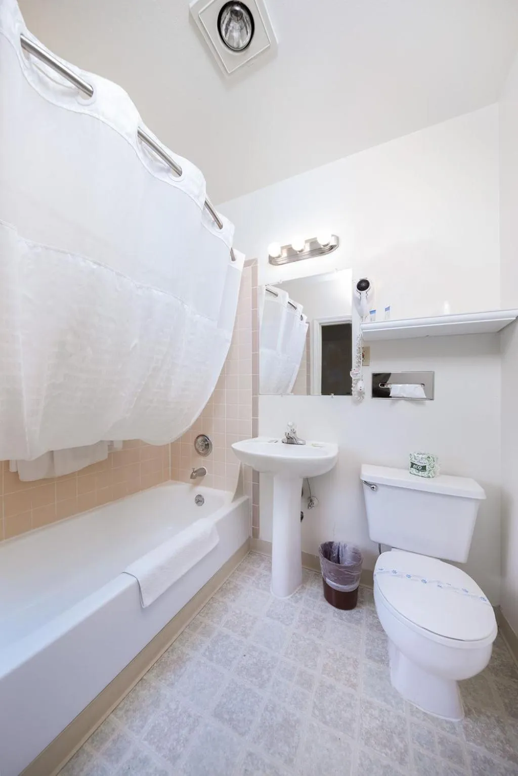 Bathroom in Riverview Lodge