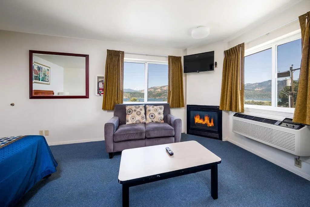 Seating area in Riverview Lodge