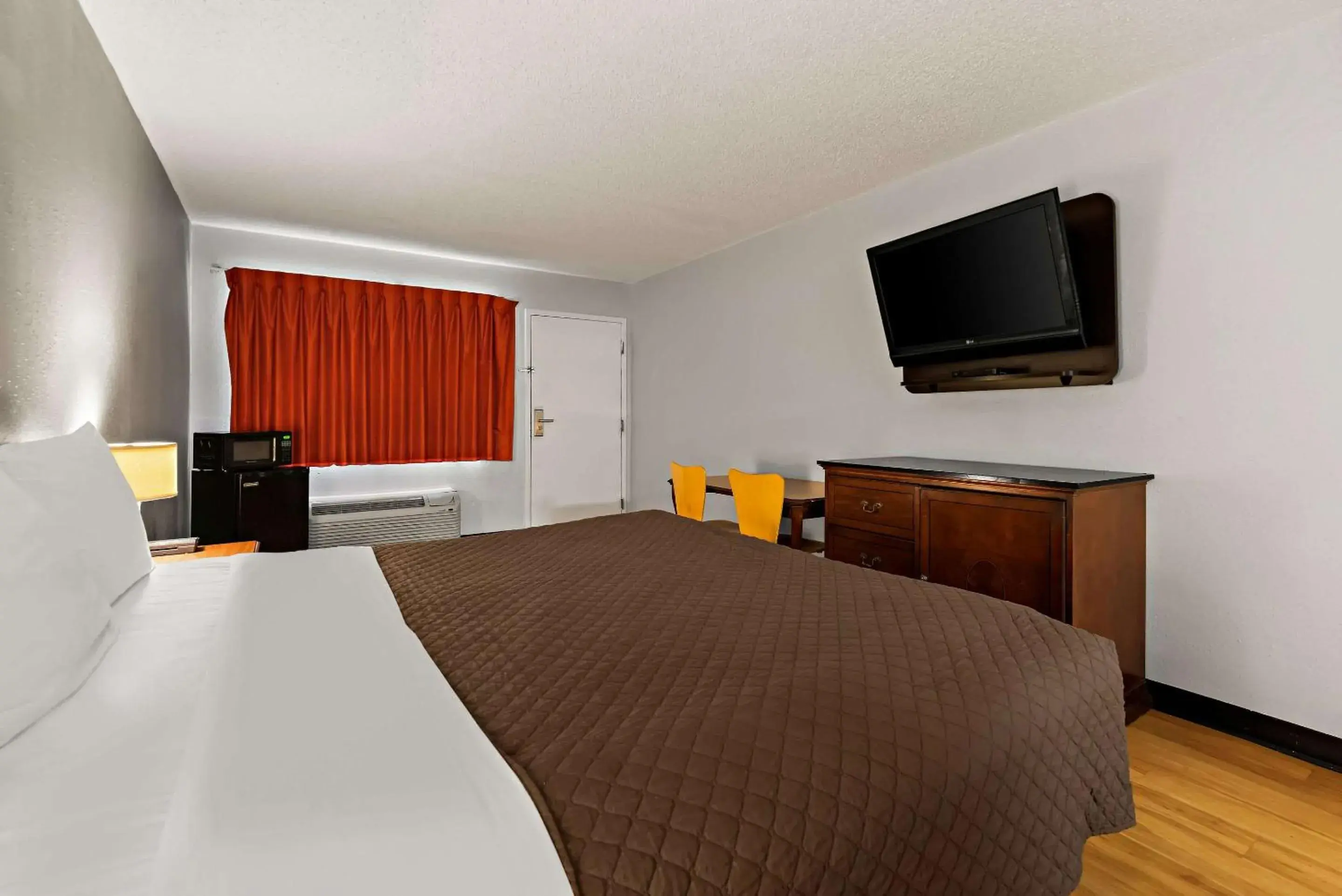 Bedroom, Bed in Rodeway Inn Bedroom, Bed in Rodeway Inn