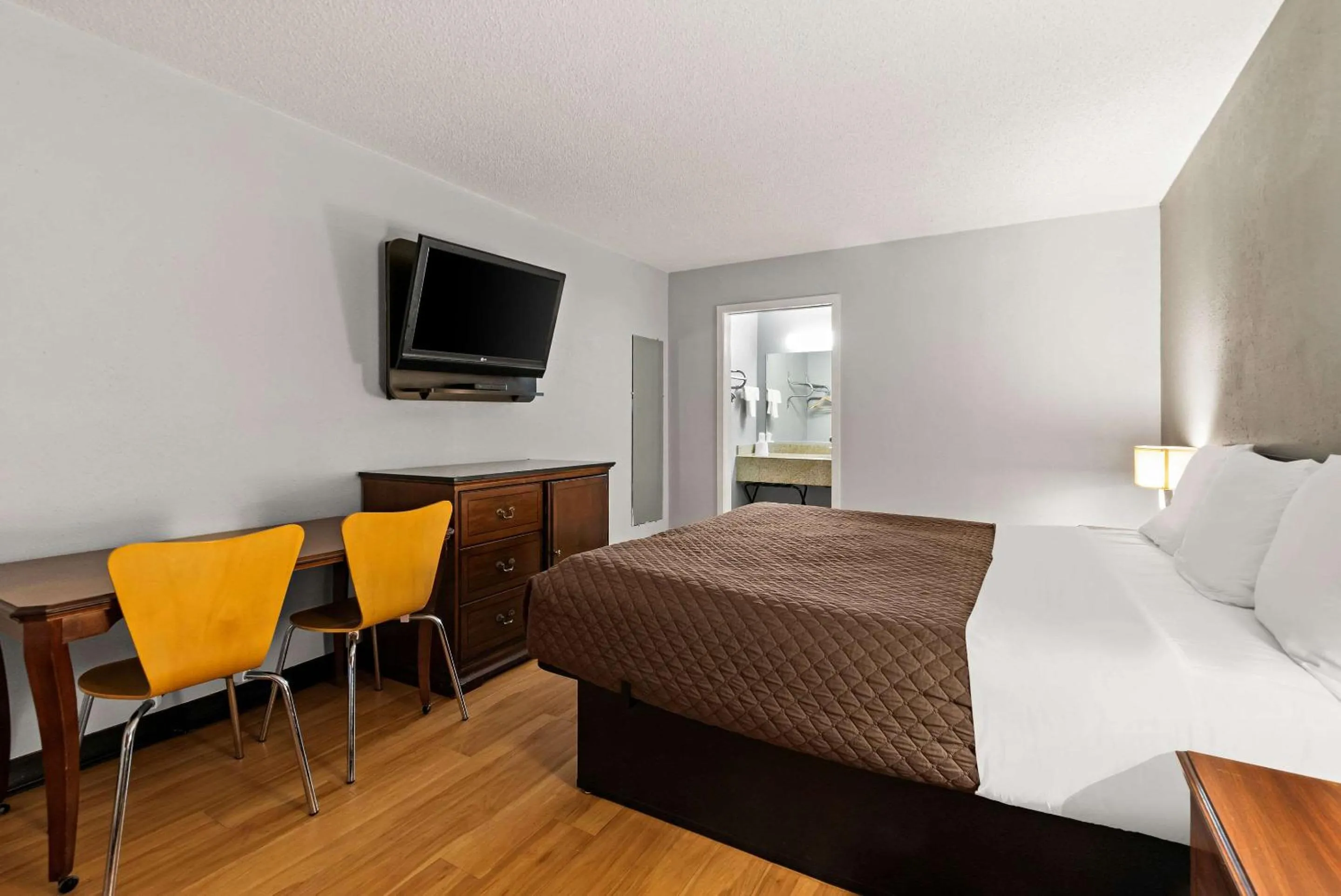 Bedroom, Bed in Rodeway Inn