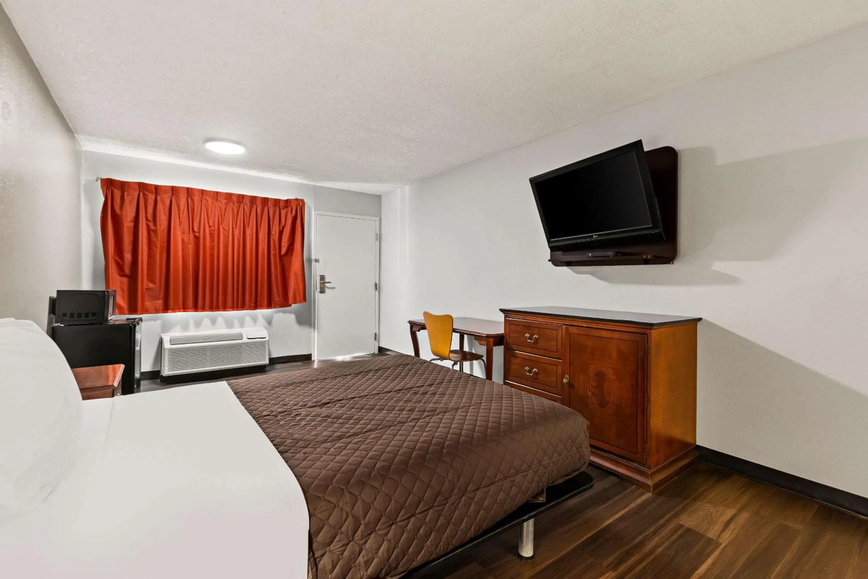 Bedroom, Bed in Rodeway Inn