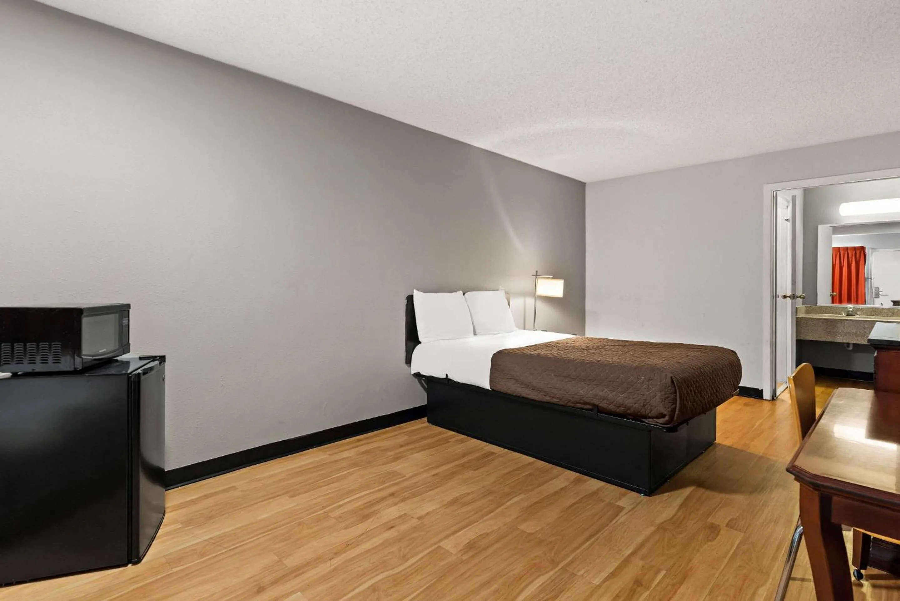 Bedroom, Bed in Rodeway Inn