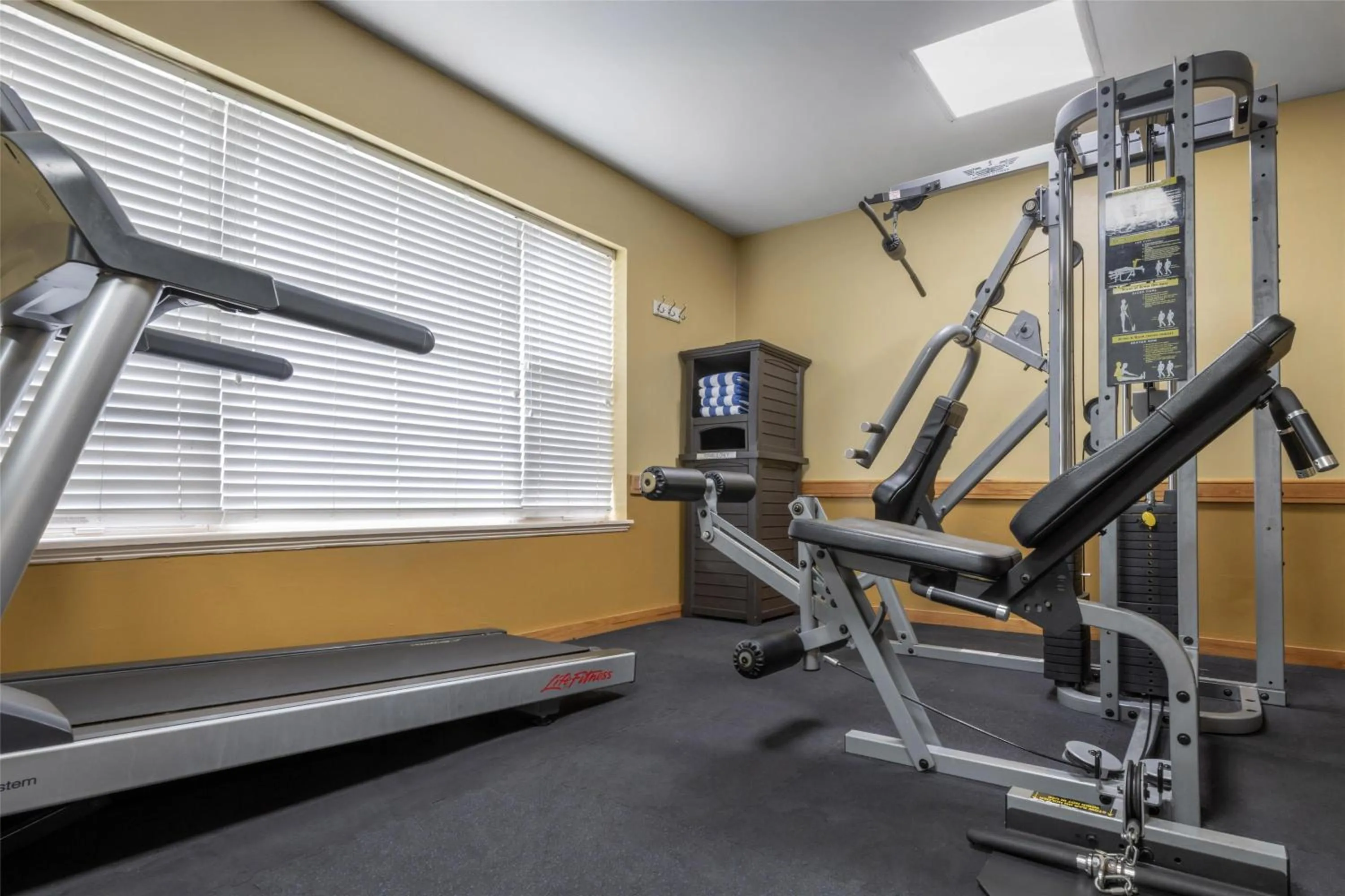 Fitness centre/facilities in Best Western West Greenwich Inn