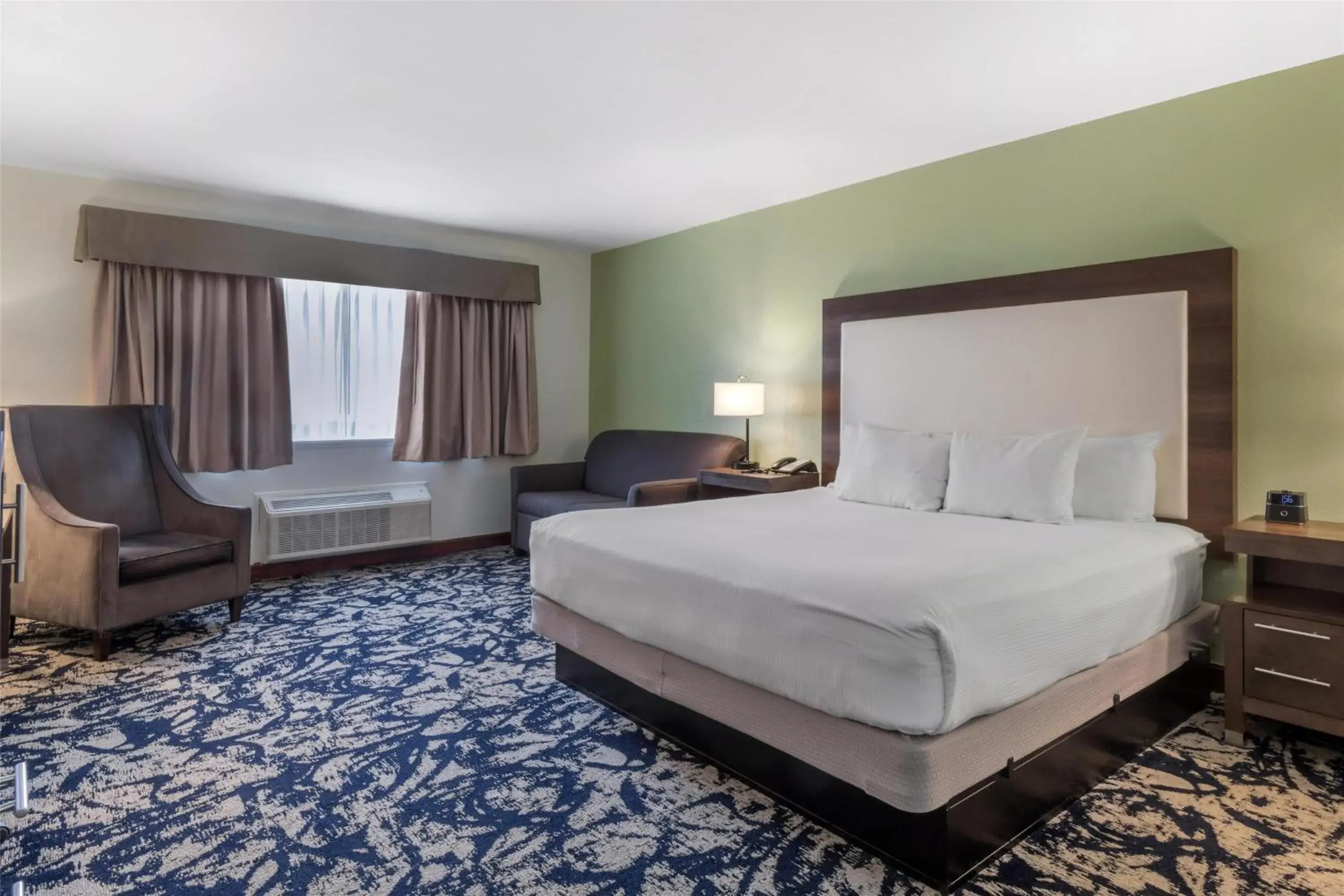 Deluxe King Room with Sofa Bed in Best Western West Greenwich Inn Deluxe King Room with Sofa Bed in Best Western West Greenwich Inn