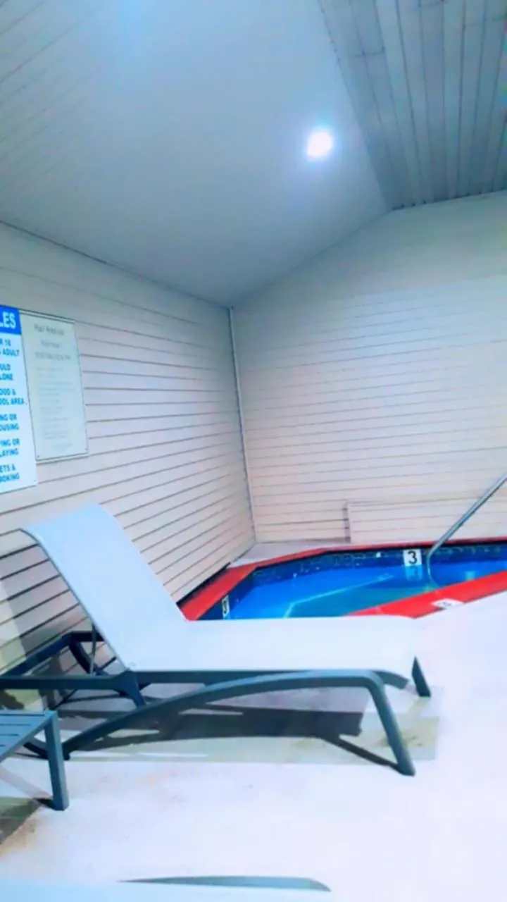 Swimming pool in Best Western West Greenwich Inn