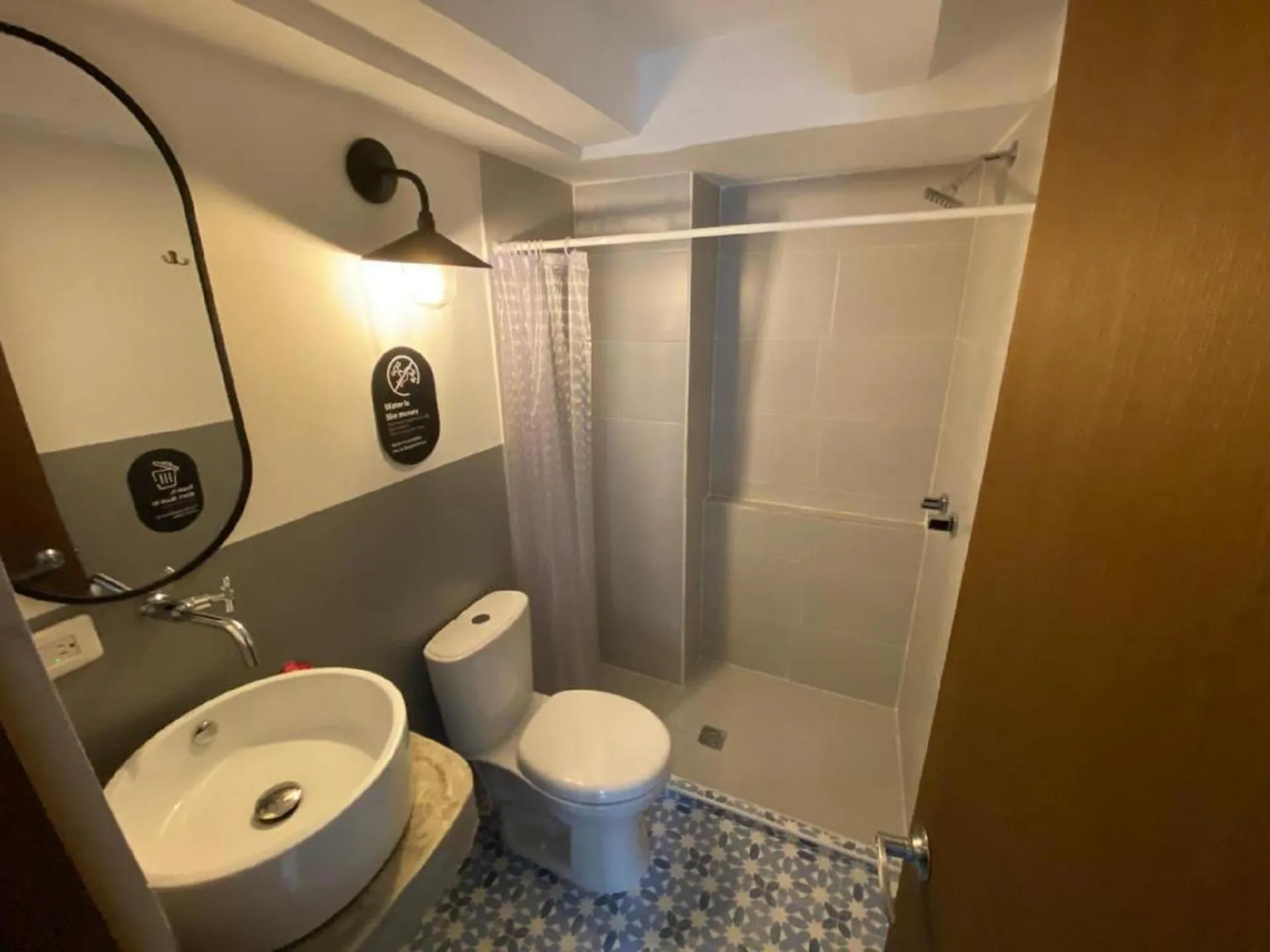 Bathroom in Viajero Cartagena - Centro Hostel