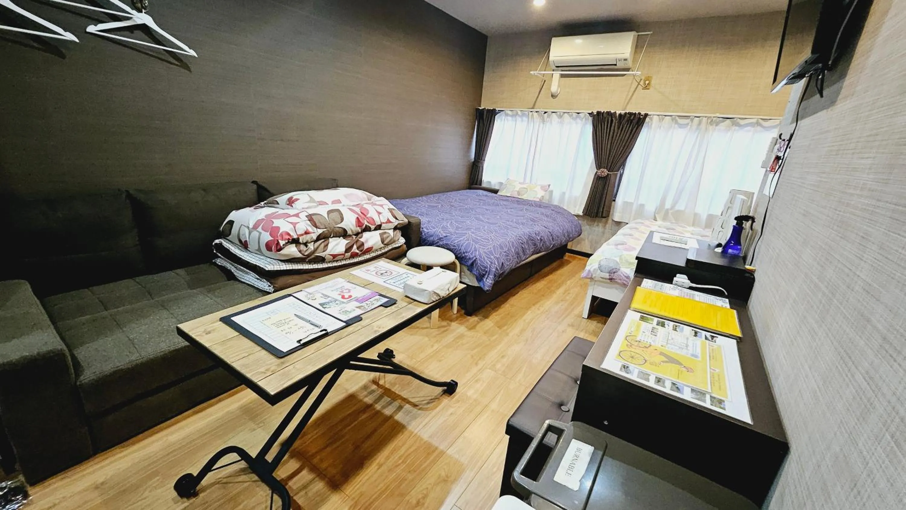 Photo of the whole room in Royce Enmachi