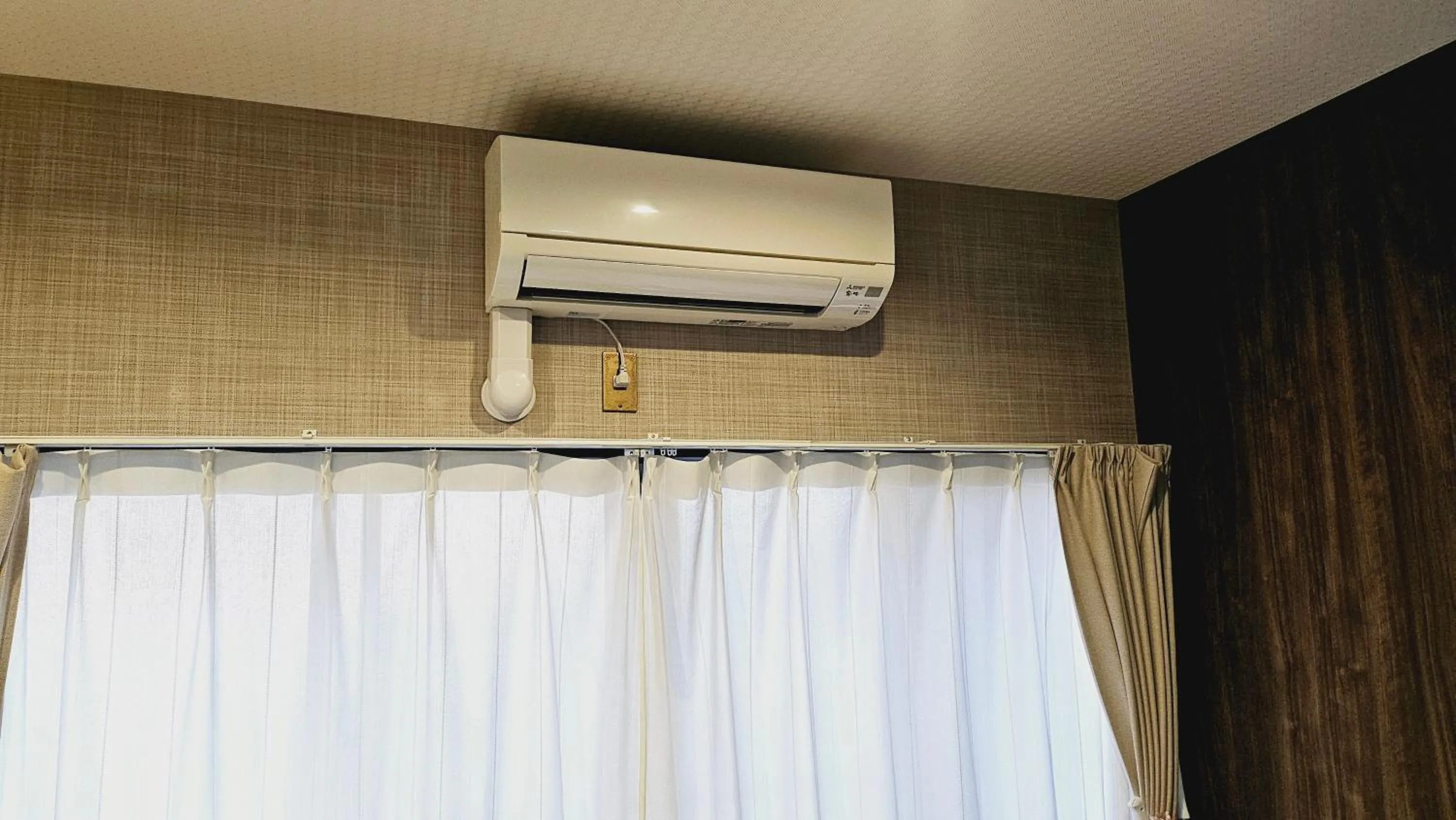 air conditioner in Royce Enmachi