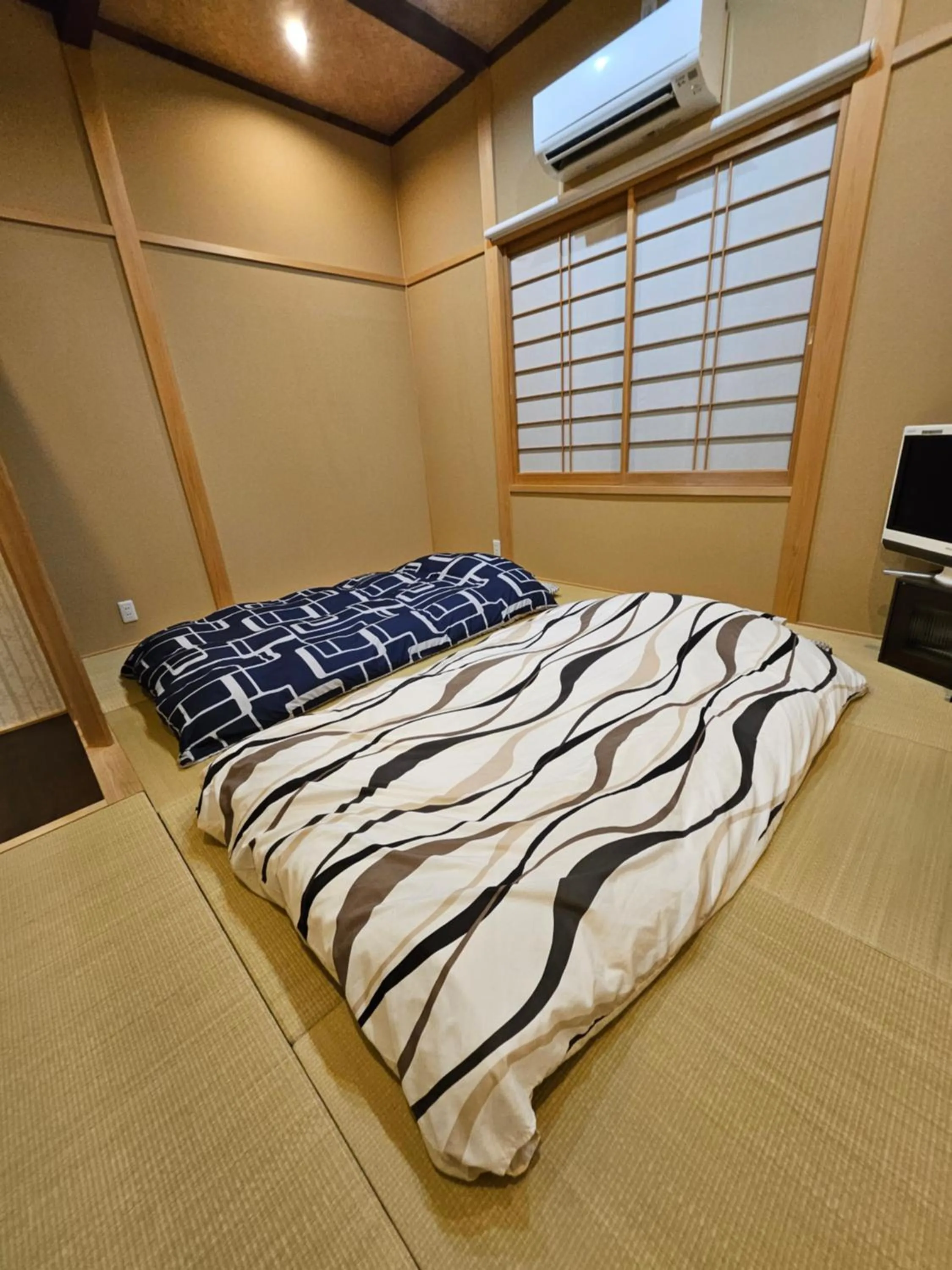 Bed in Royce Enmachi