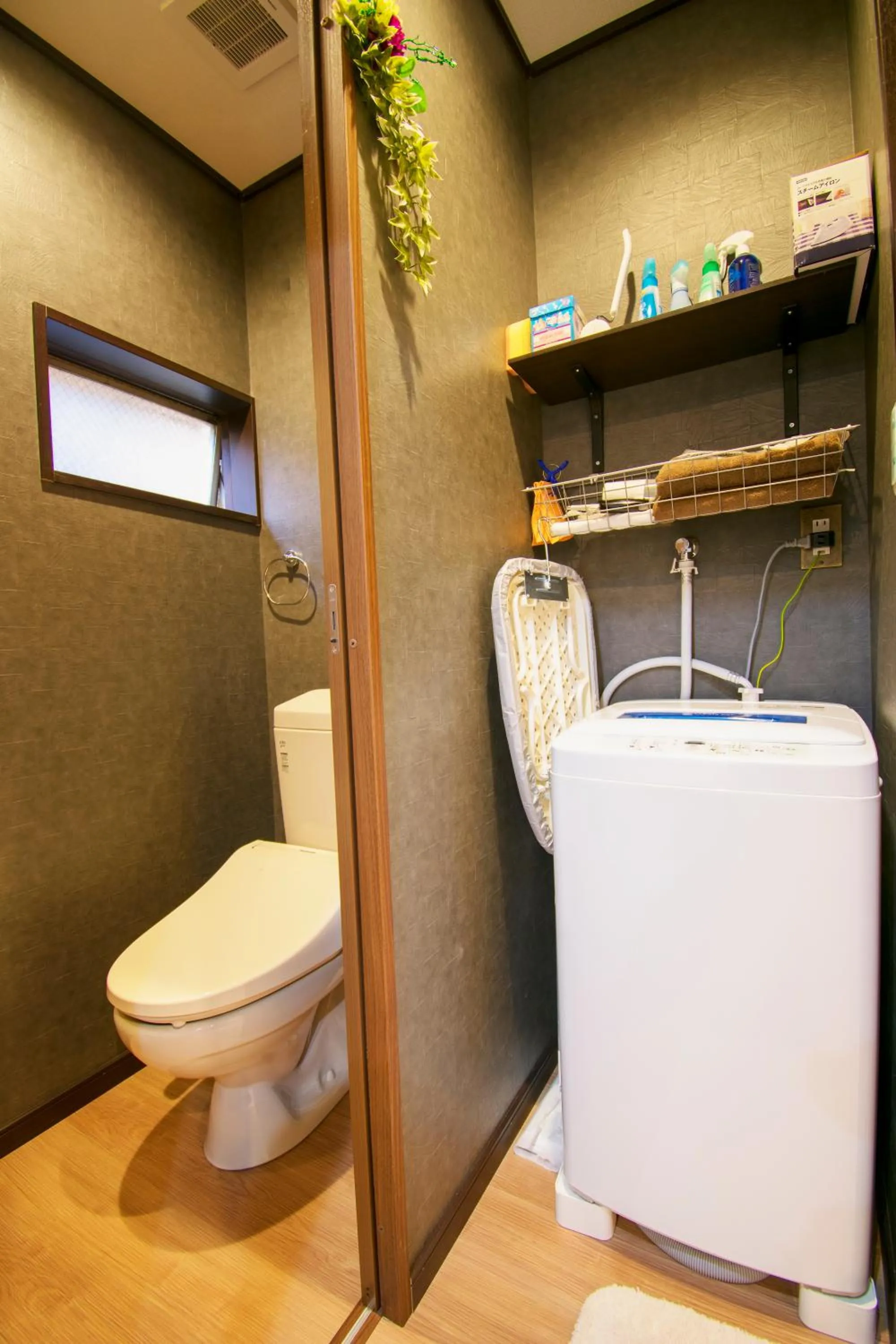 Toilet in Royce Enmachi