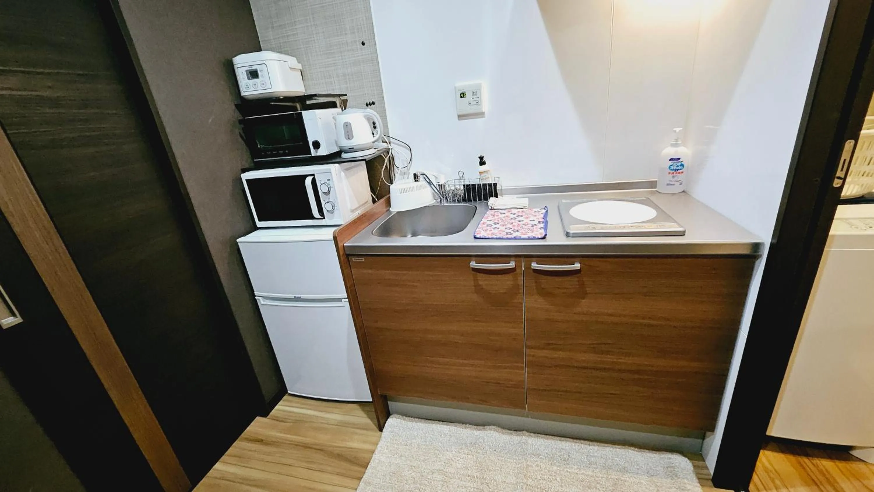 Kitchen or kitchenette in Royce Enmachi