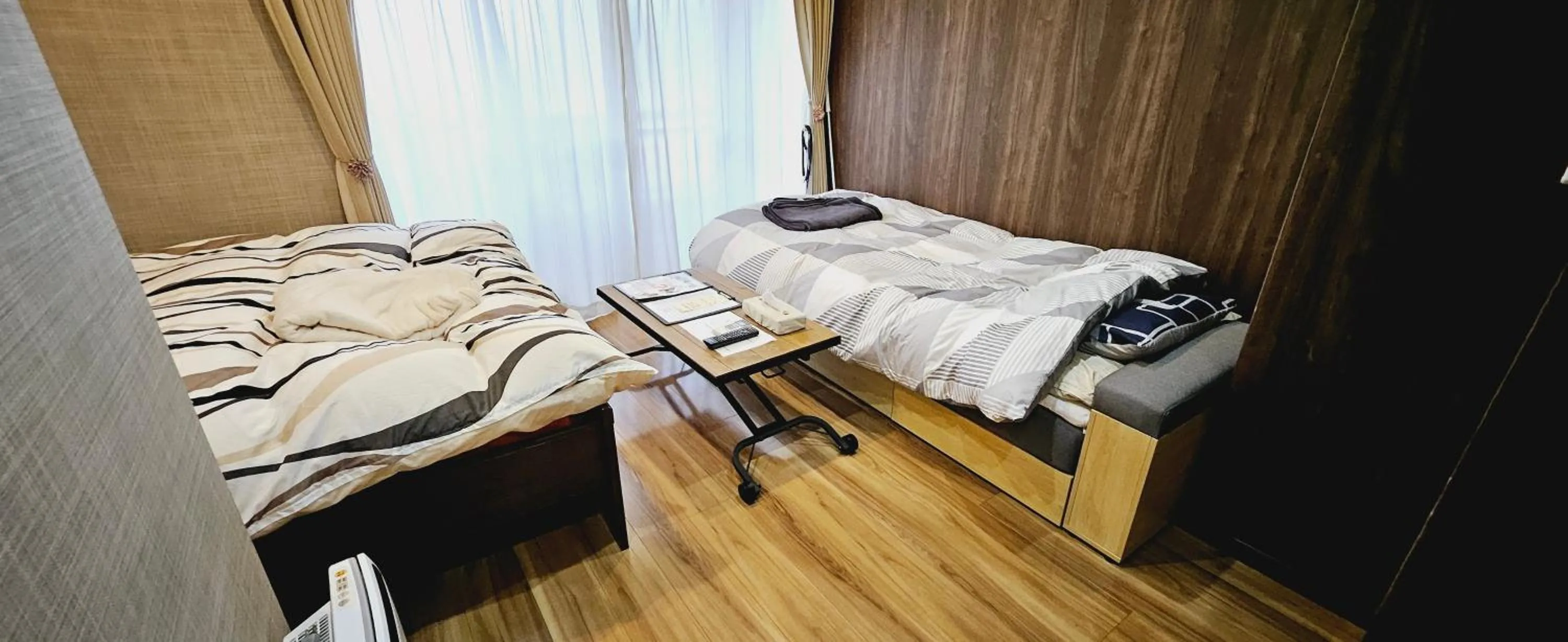 Photo of the whole room, Bed in Royce Enmachi