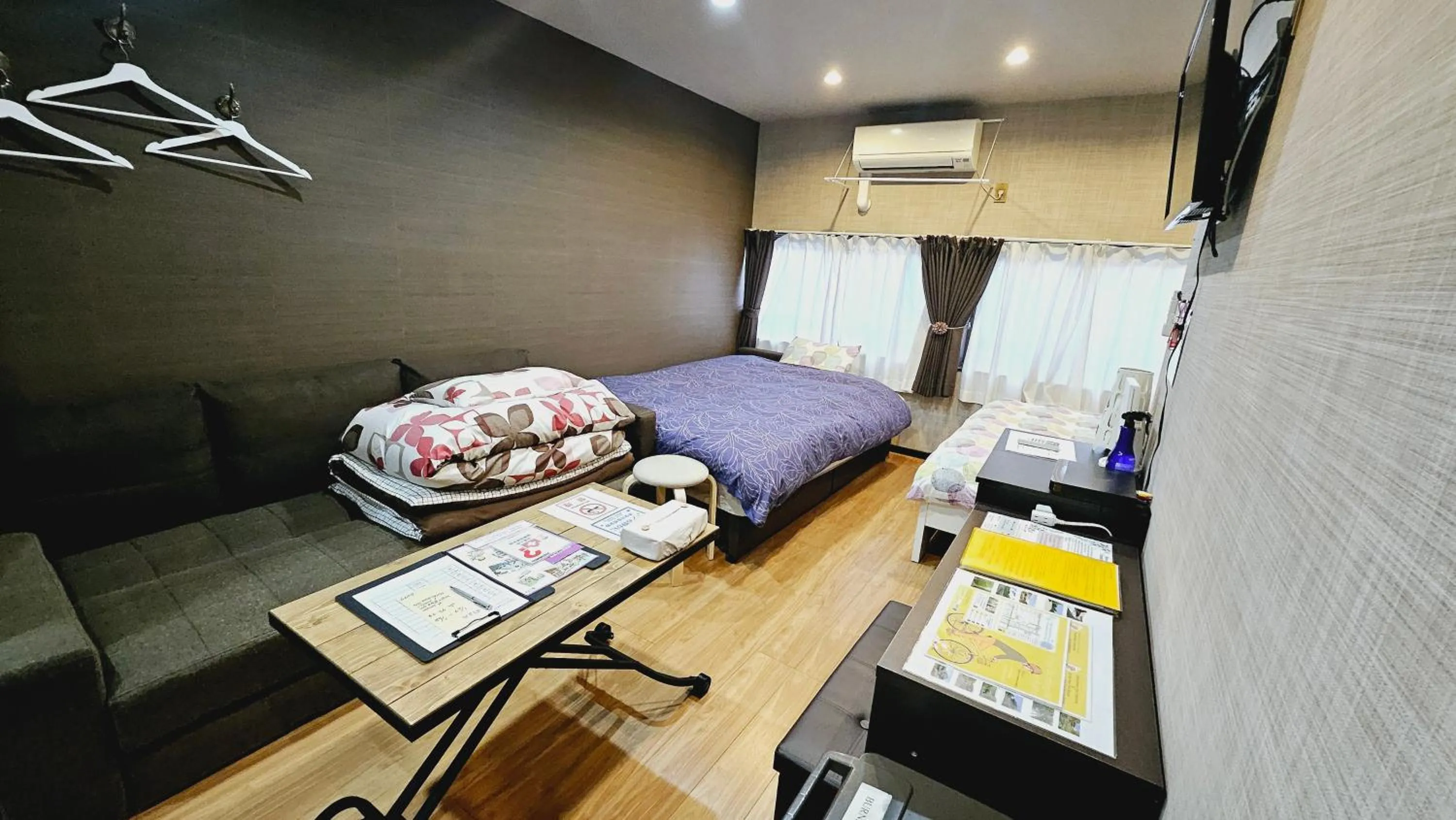 Photo of the whole room in Royce Enmachi
