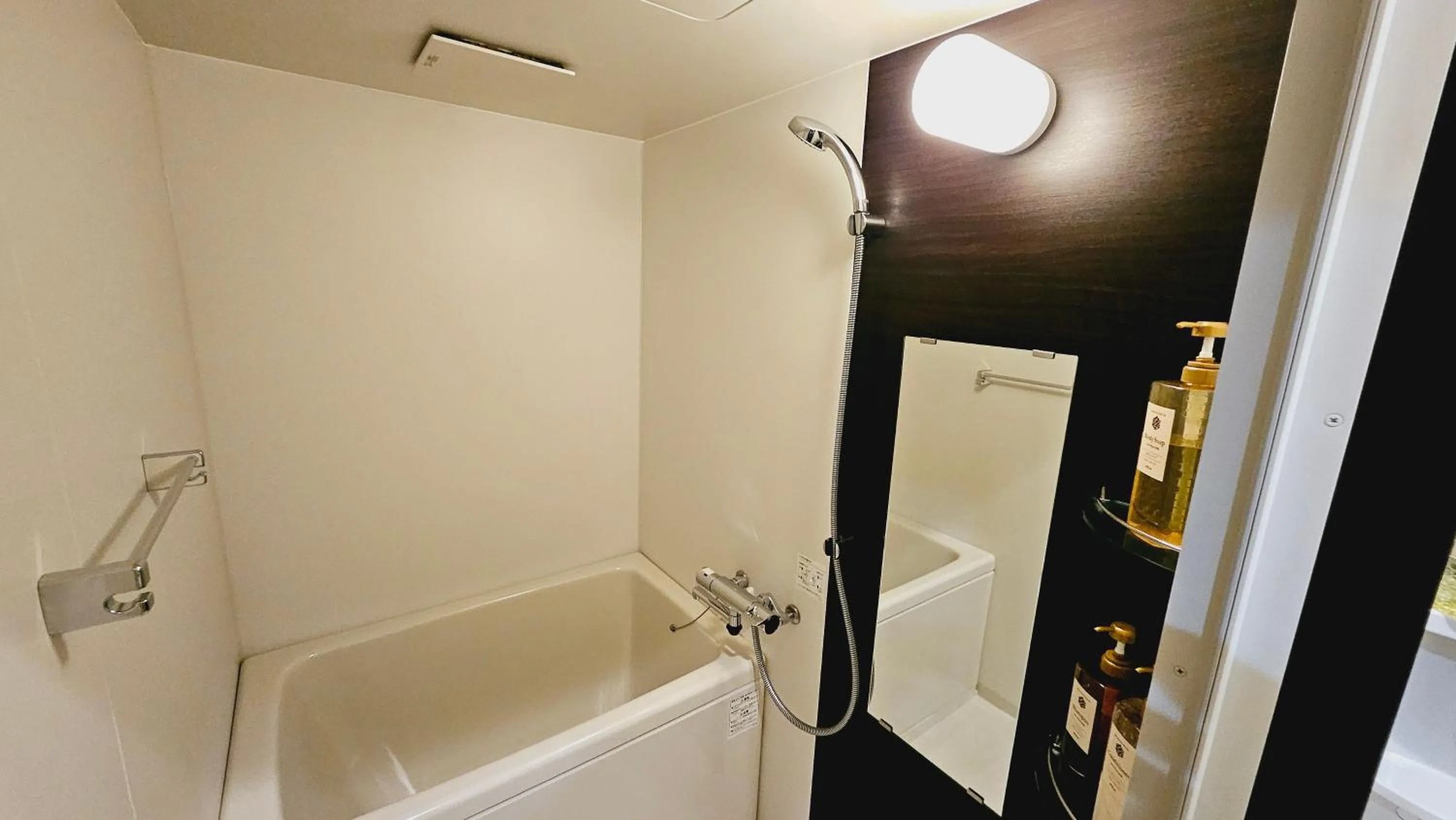 Bathroom in Royce Enmachi