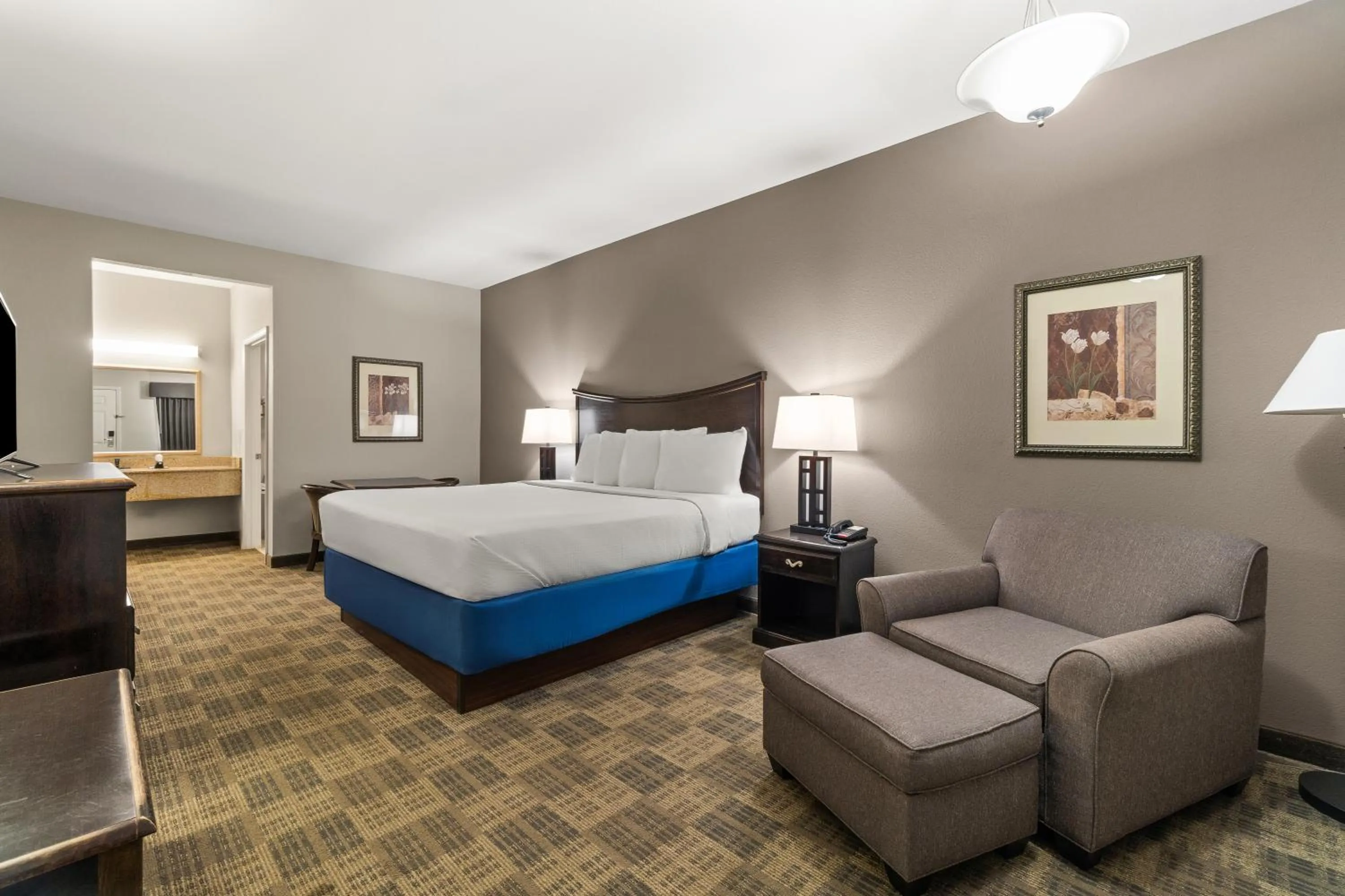 Bed in Americas Best Value Inn Byhalia