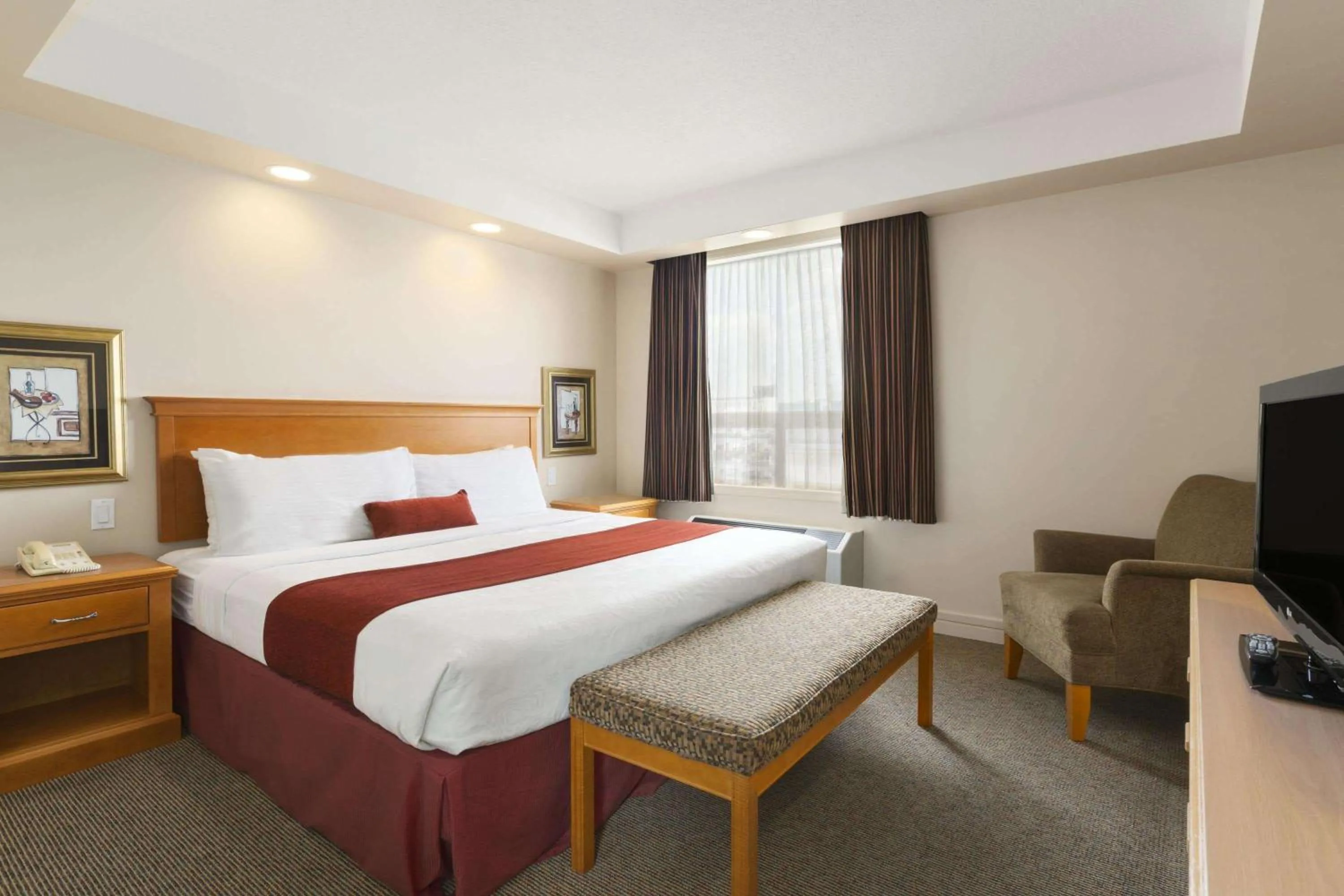 Photo of the whole room, Bed in Travelodge by Wyndham Spruce Grove