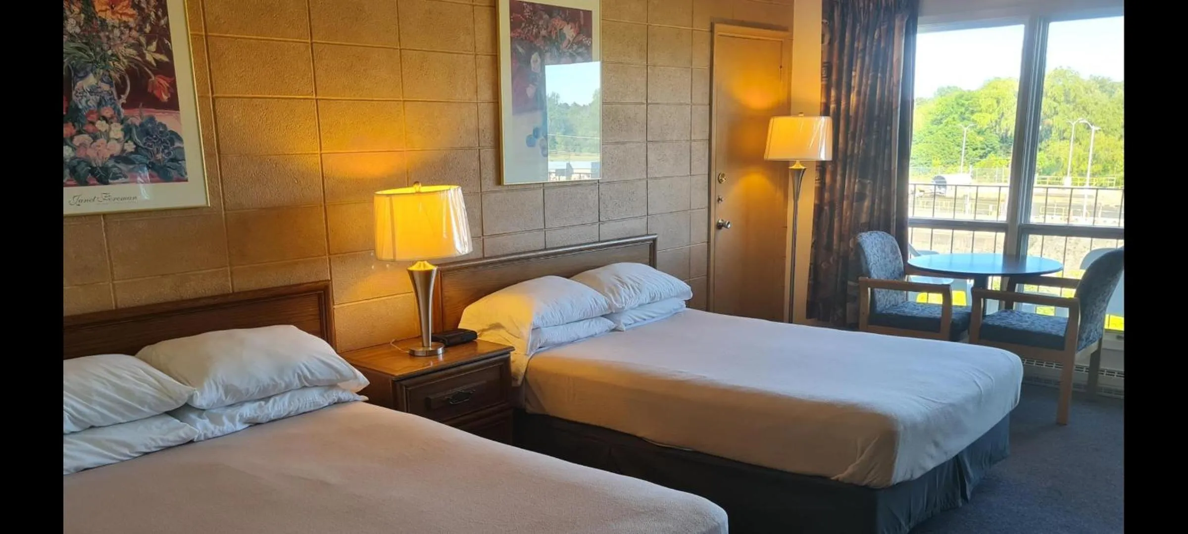 View (from property/room), Bed in The Inn At Lock Seven