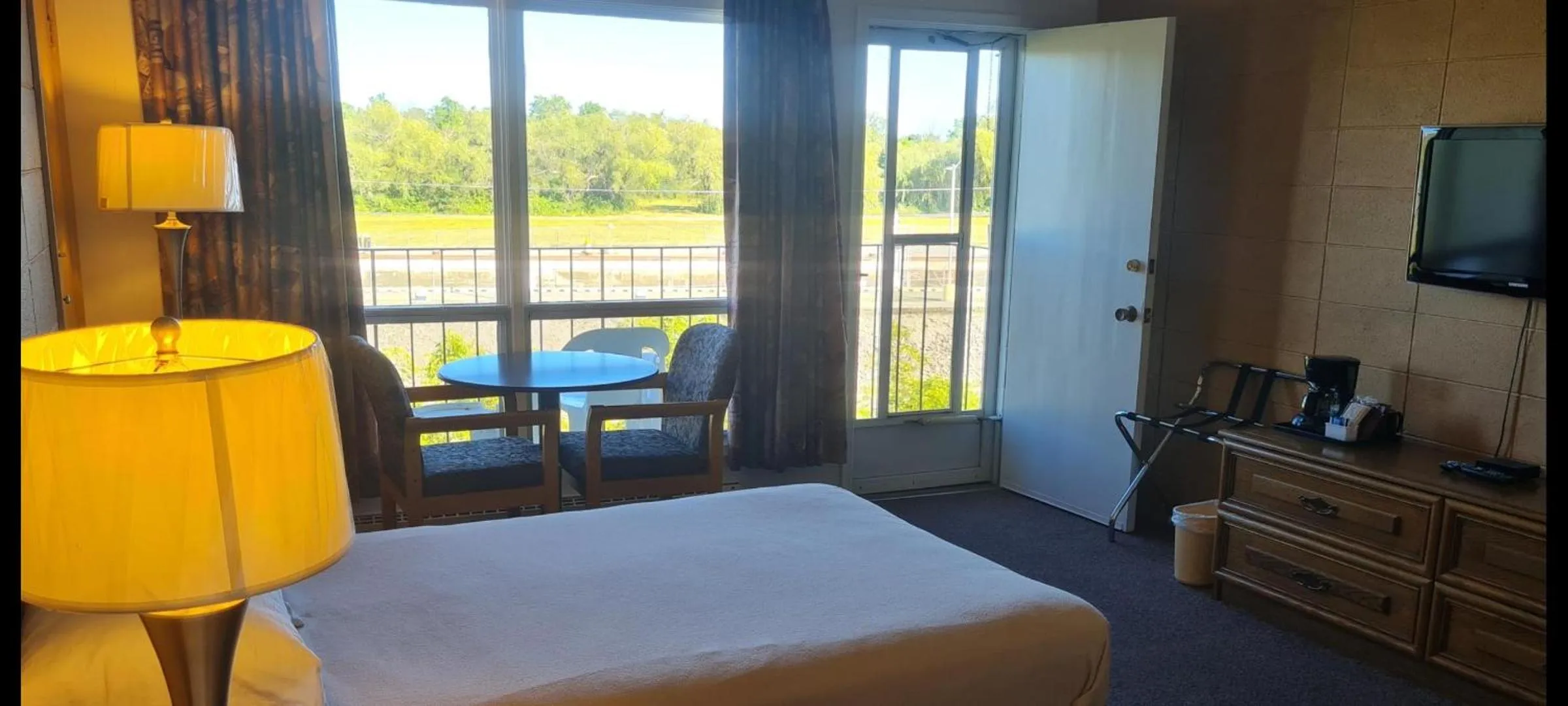 View (from property/room), Bed in The Inn At Lock Seven