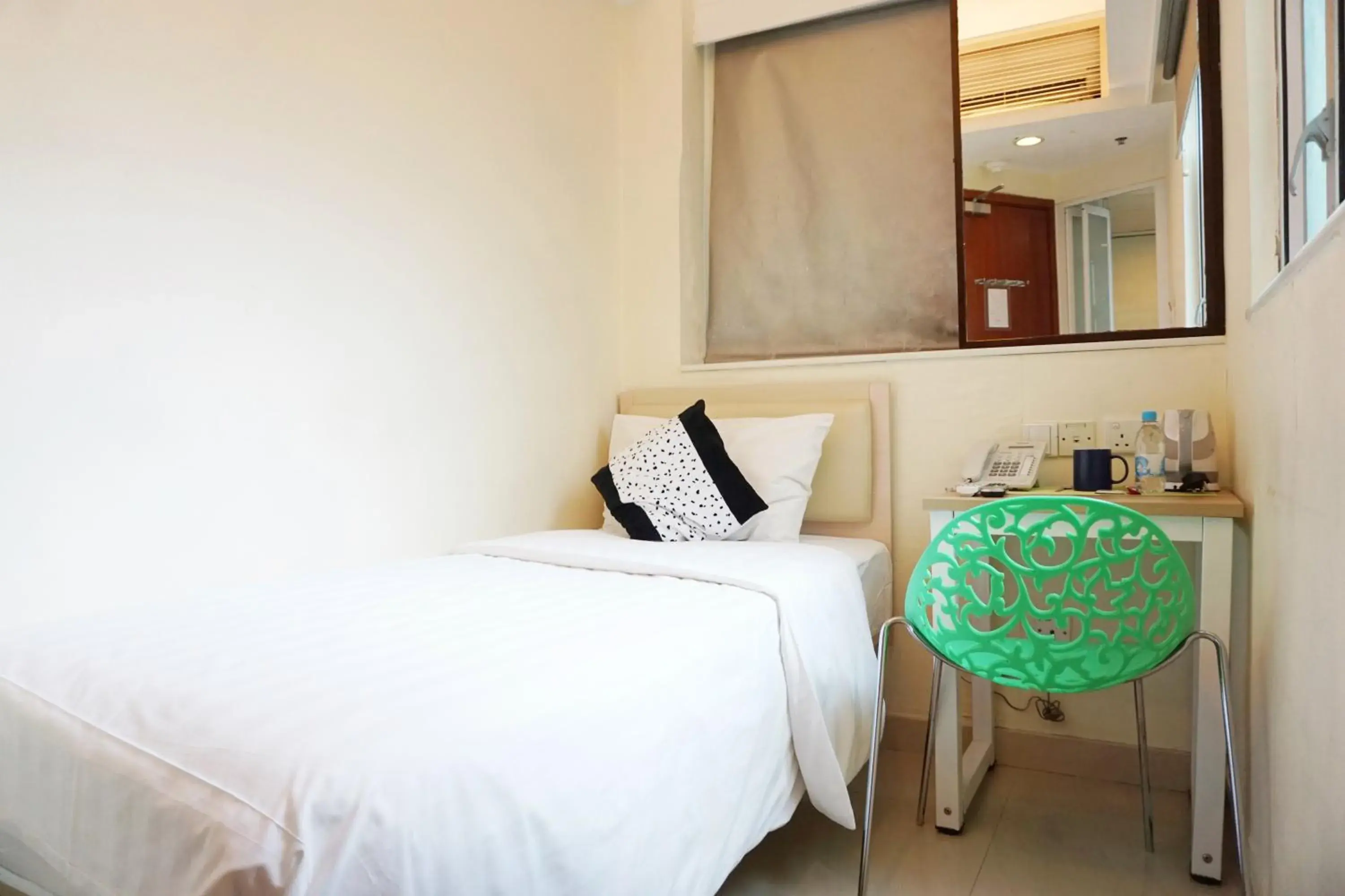 Photo of the whole room, Bed in Metacity MK 名廸旺角 Photo of the whole room, Bed in Metacity MK 名廸旺角