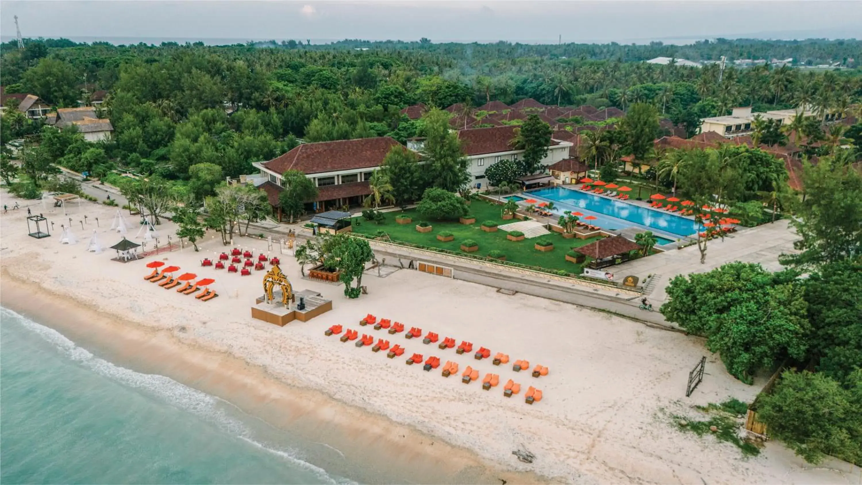 Property building in Ombak Sunset Property building in Ombak Sunset