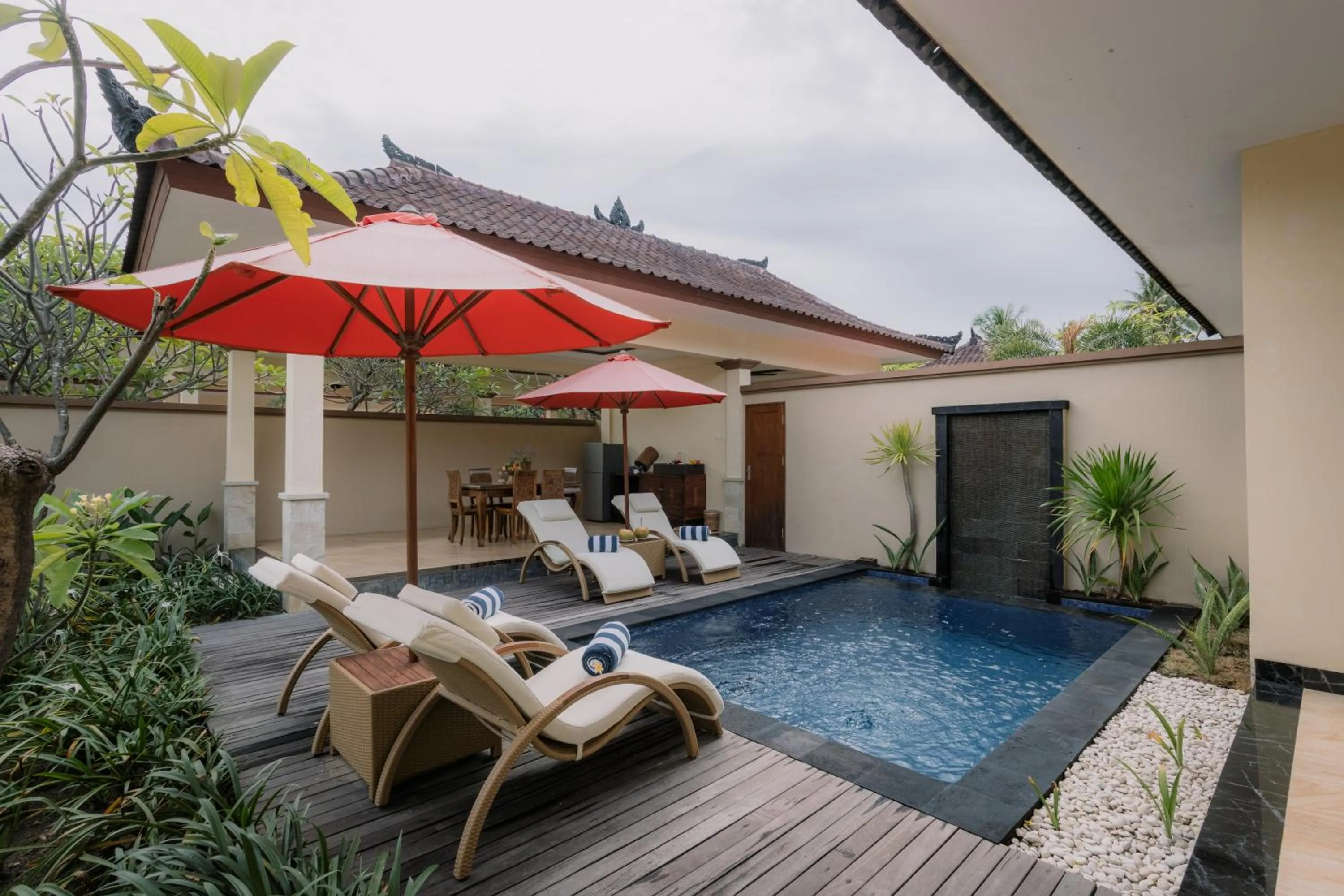 Swimming pool in Ombak Sunset