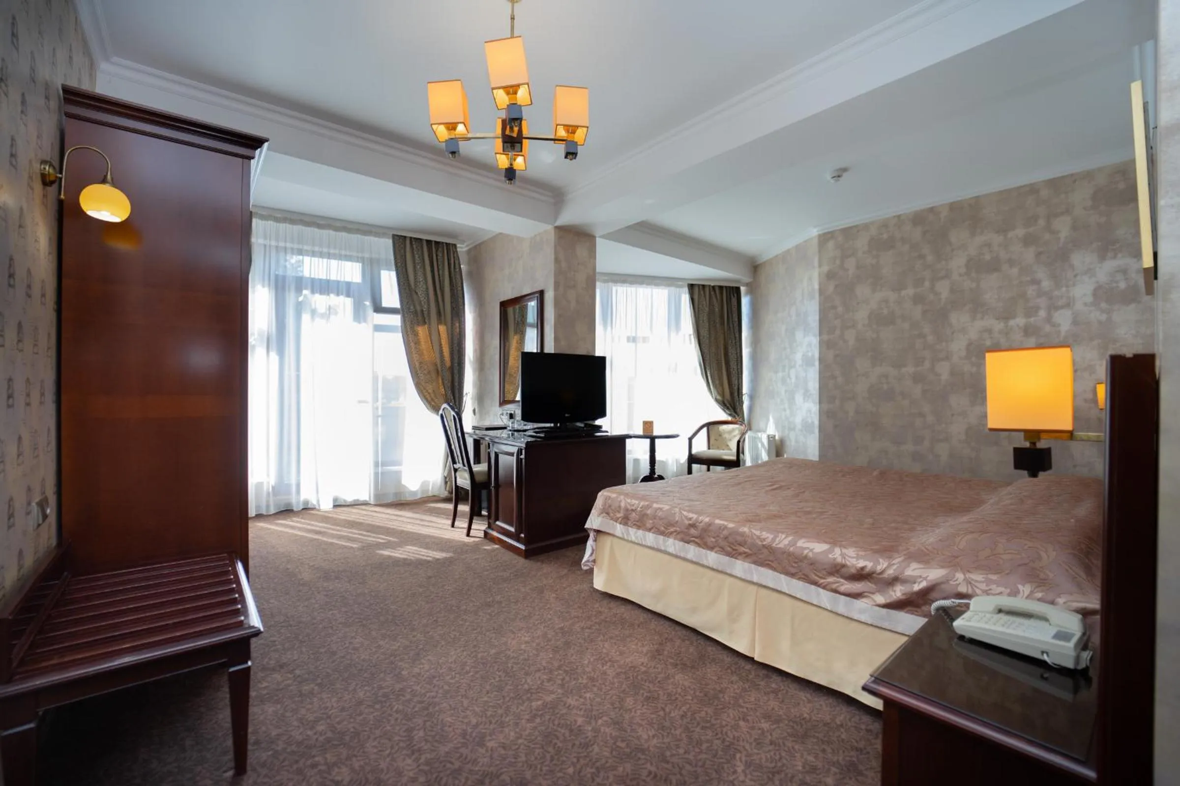 Communal lounge/ TV room, Bed in President Resort Hotel