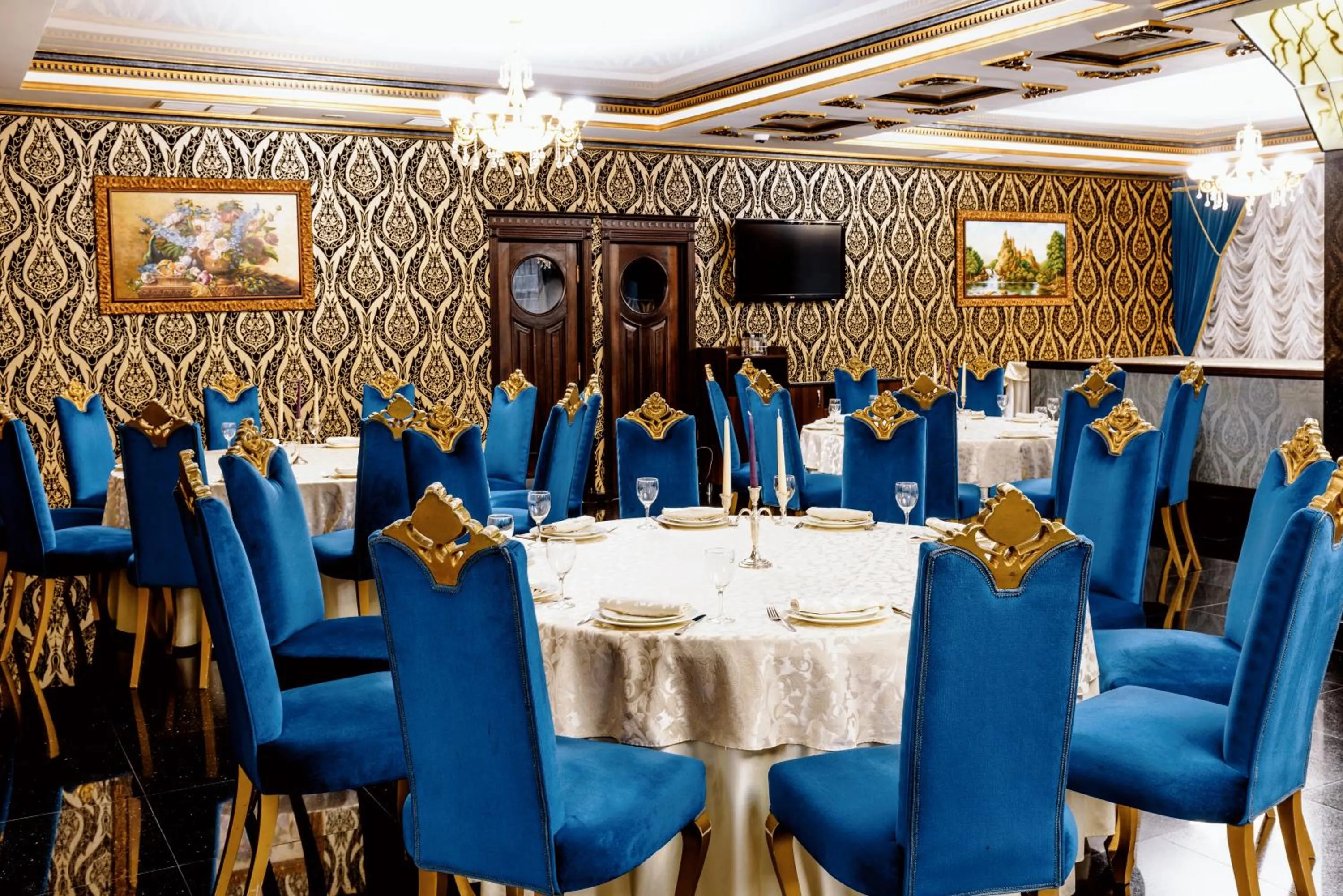 Restaurant/places to eat in President Resort Hotel