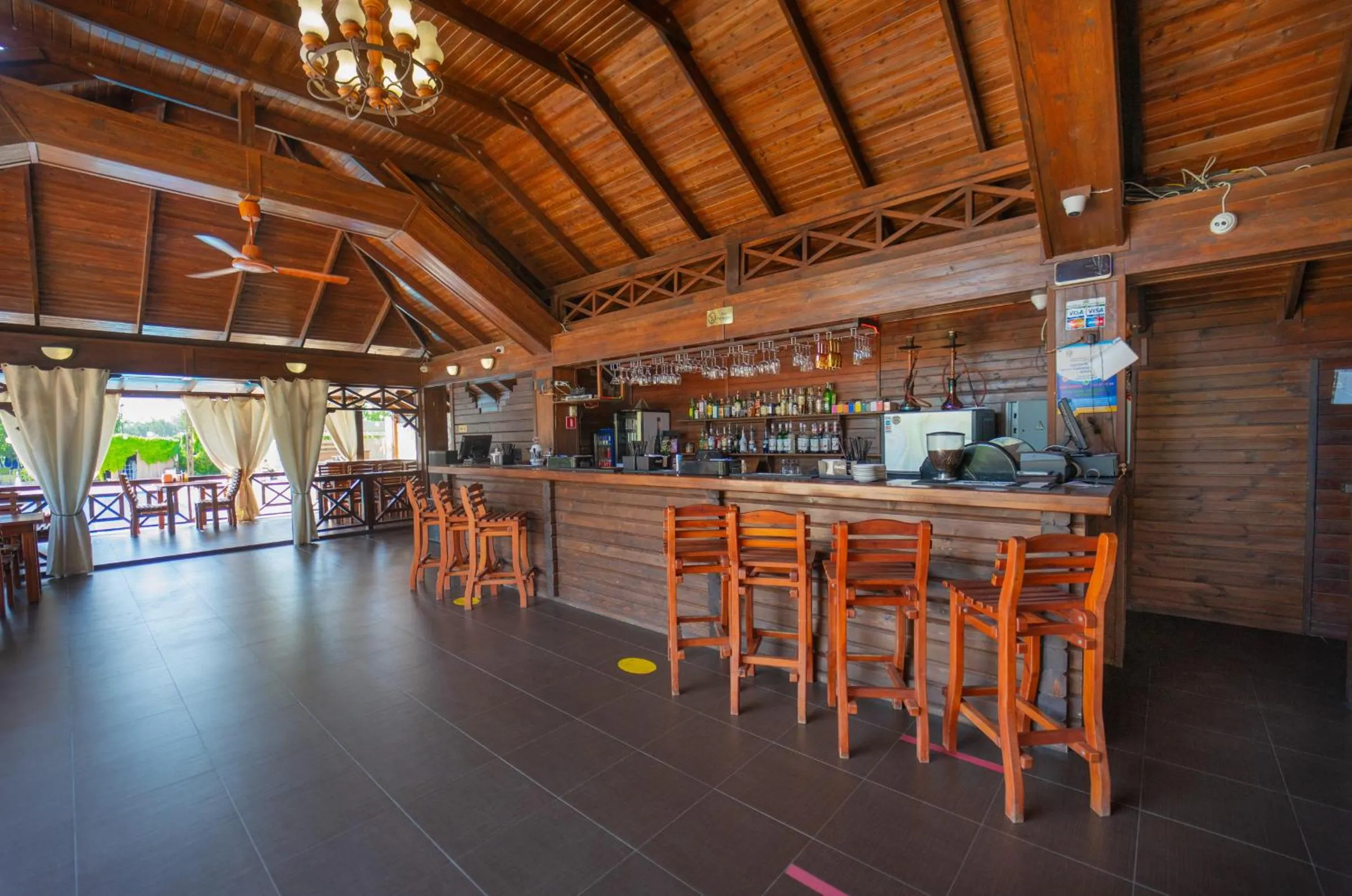 Restaurant/places to eat in President Resort Hotel