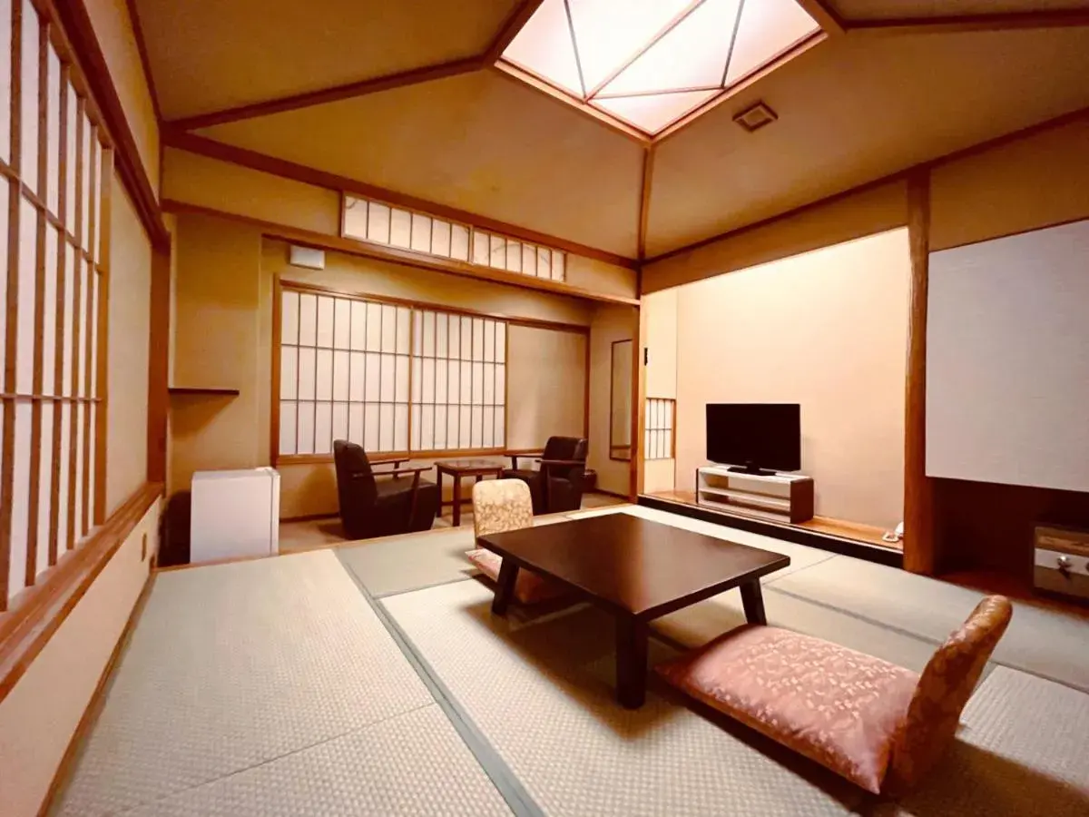 Standard Triple Room in Izu Nagaoka Kinjokan Standard Triple Room in Izu Nagaoka Kinjokan