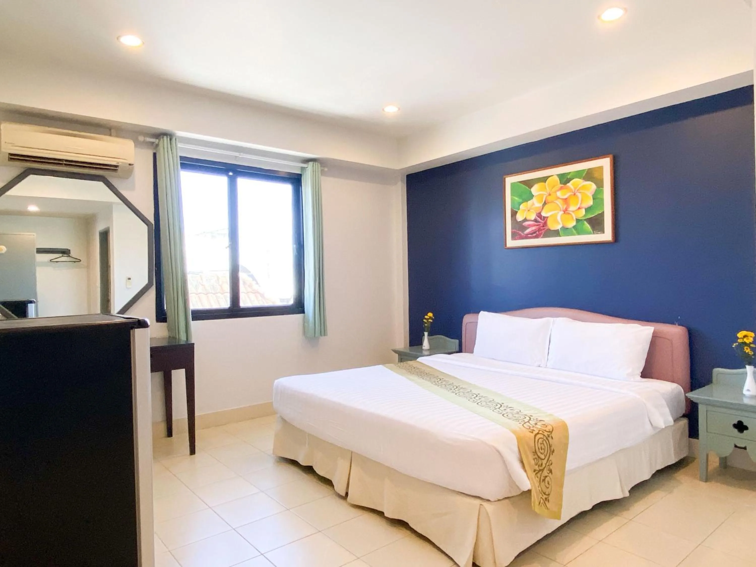 Bedroom, Bed in The Corner