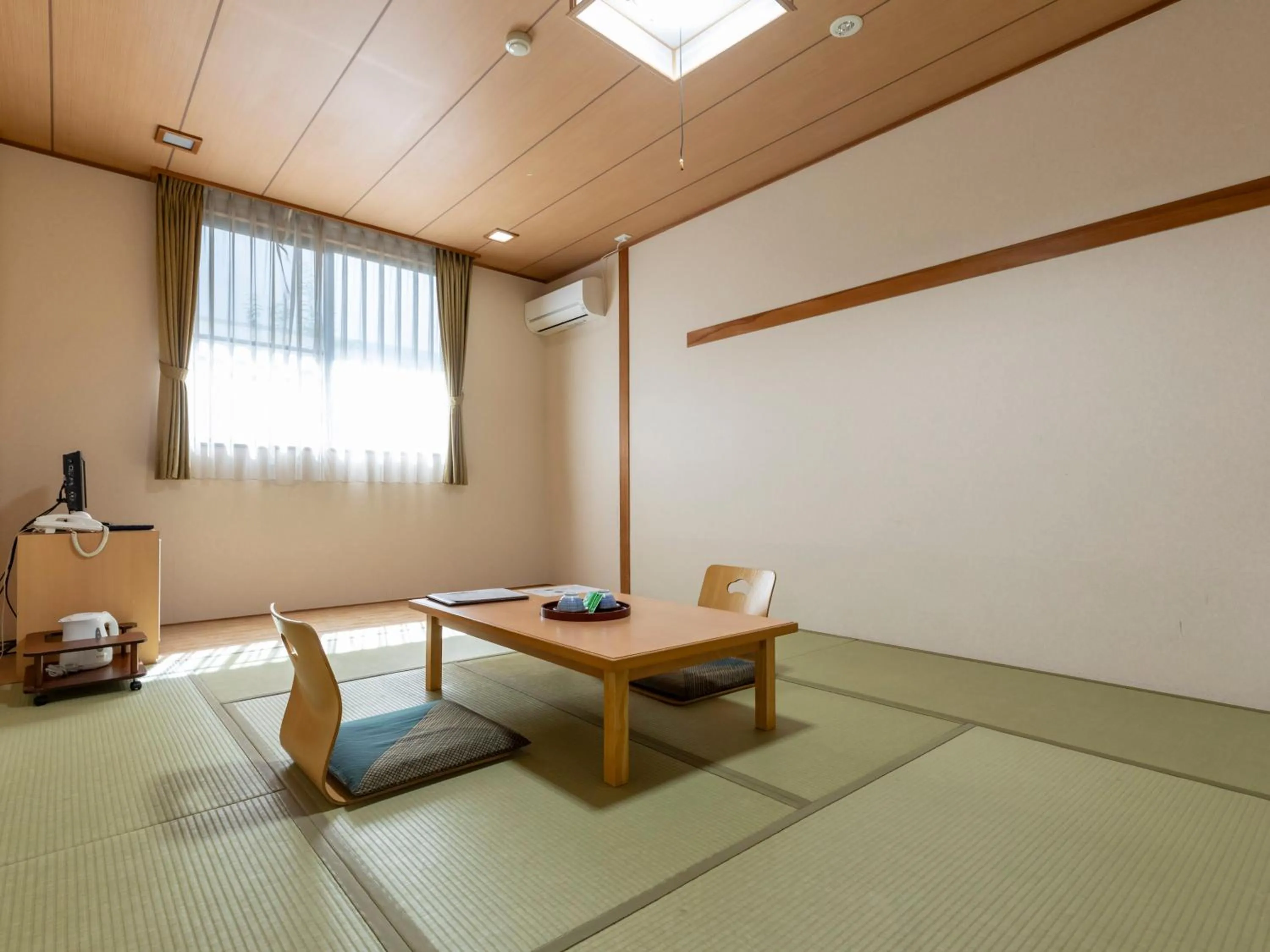 Photo of the whole room in Tennenonsen Harunonoyu