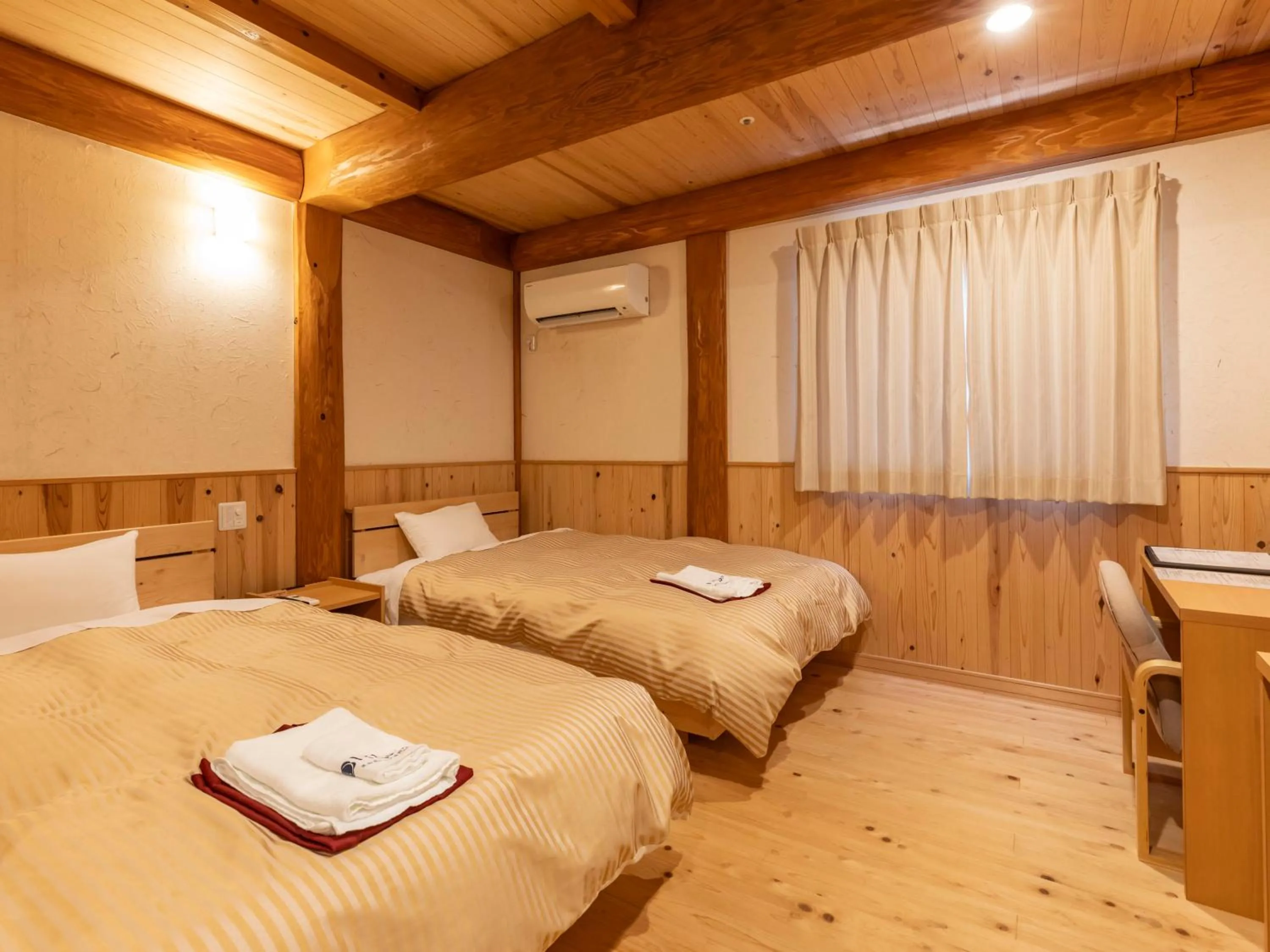Photo of the whole room, Bed in Tennenonsen Harunonoyu