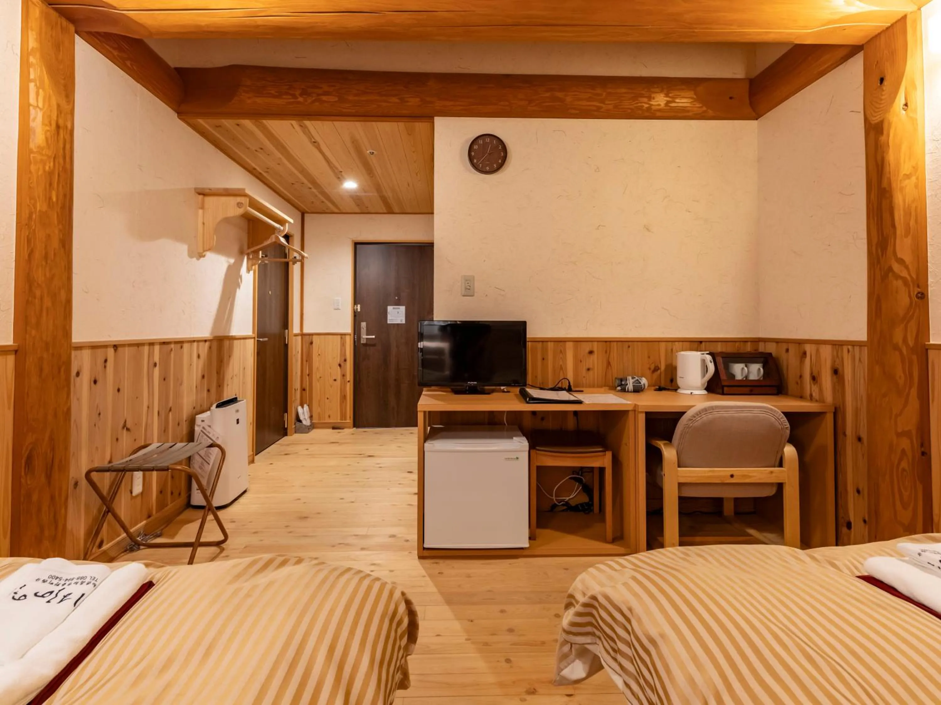 Photo of the whole room, Bed in Tennenonsen Harunonoyu