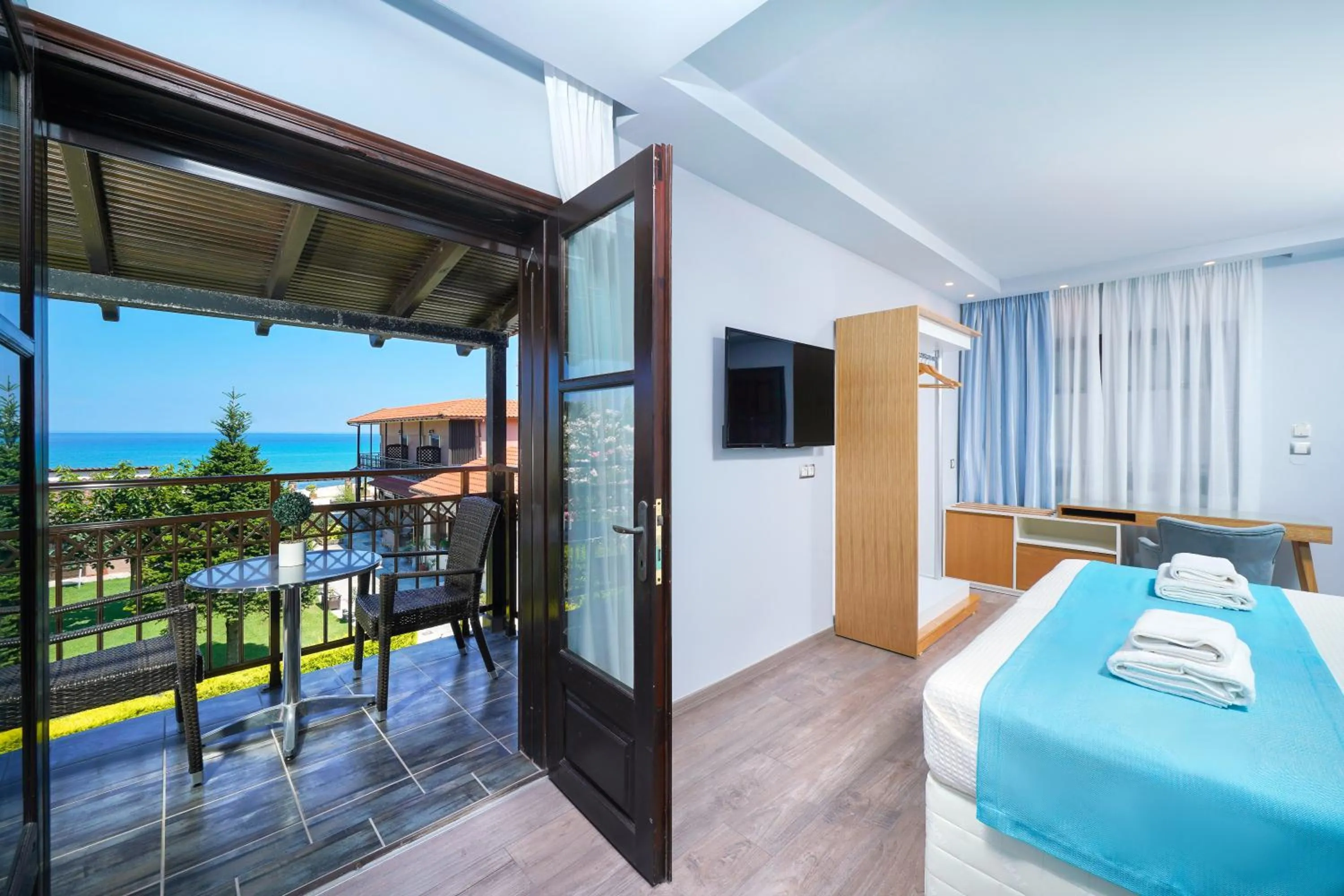 TV and multimedia in Kamelia & Semeli Hotel