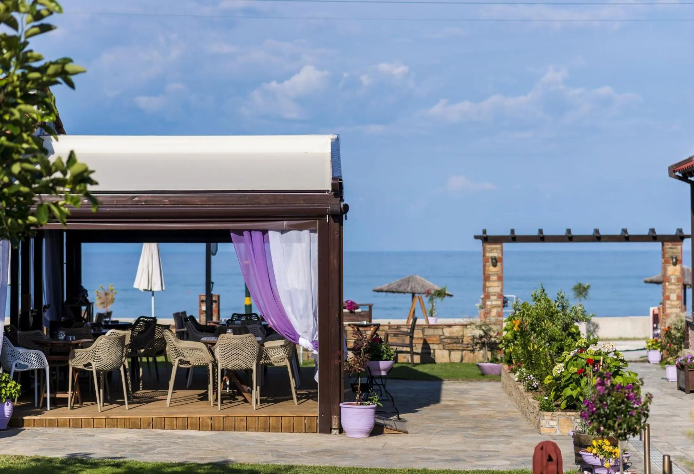 Restaurant/places to eat in Kamelia & Semeli Hotel