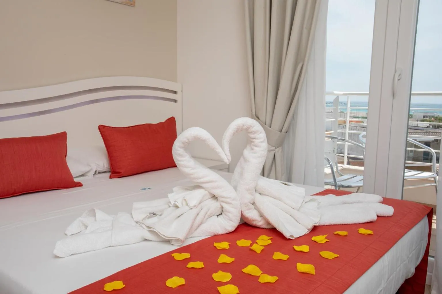 Balcony/Terrace, Bed in Hotel Perla Dello Ionio