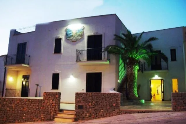 Facade/entrance in Torre Salina