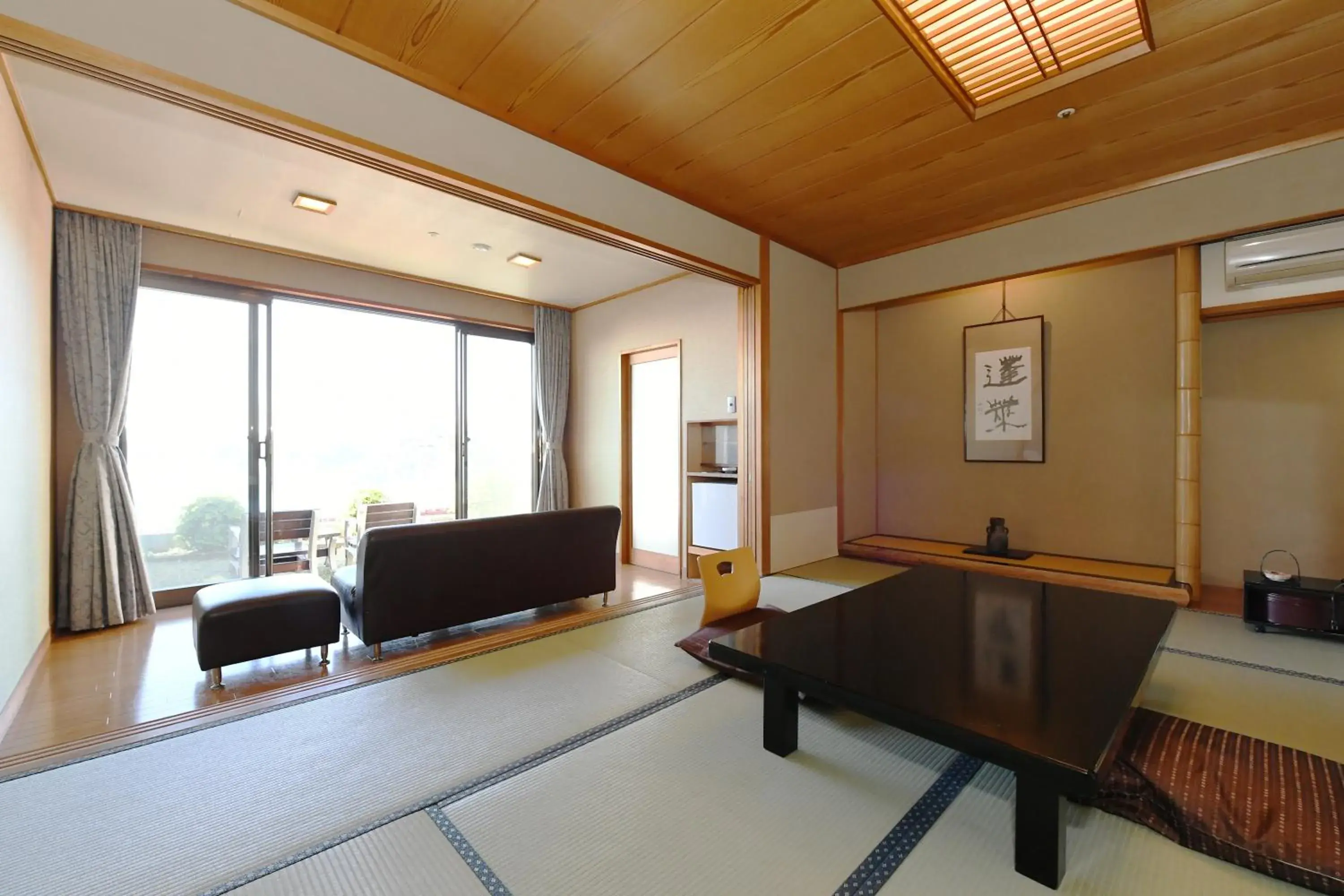 Photo of the whole room in Shimoda Yamatokan Photo of the whole room in Shimoda Yamatokan