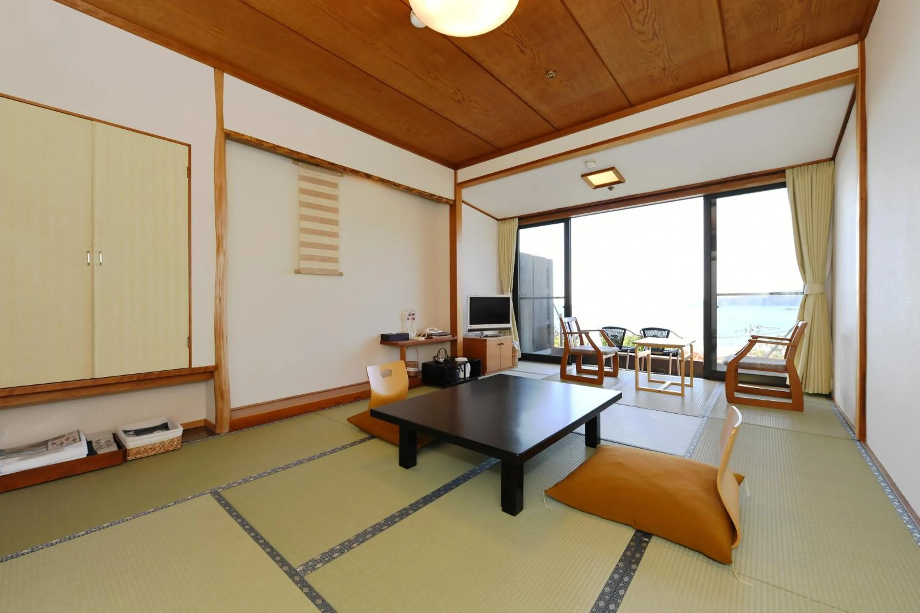 Photo of the whole room in Shimoda Yamatokan