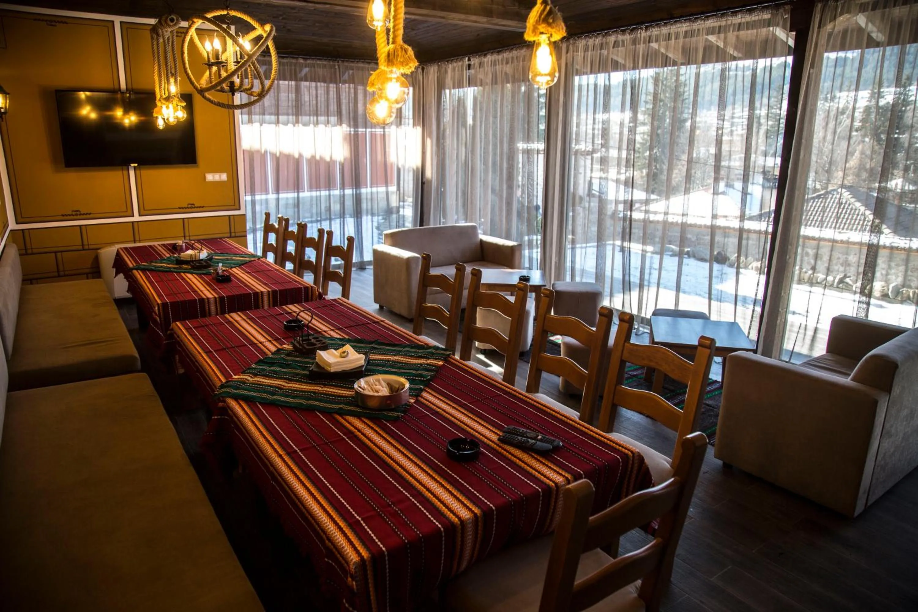 Restaurant/places to eat in Red House